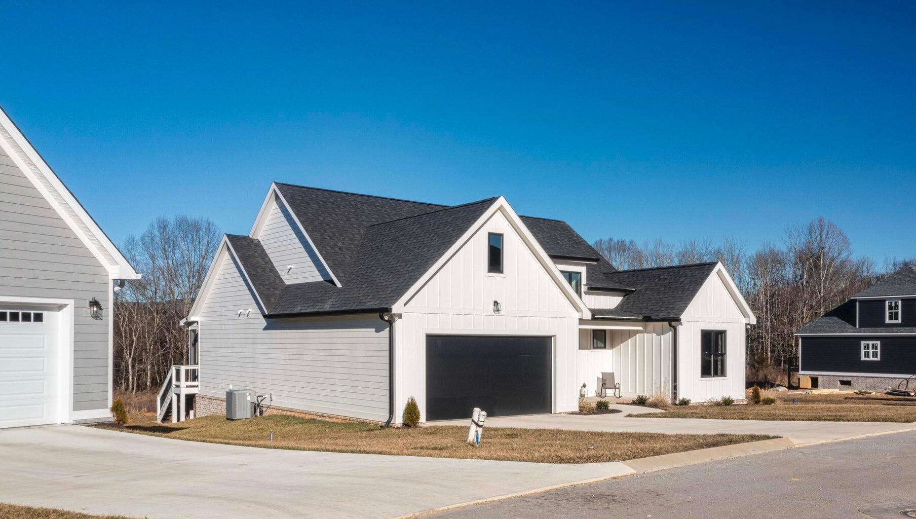 7353 Paxton Cir