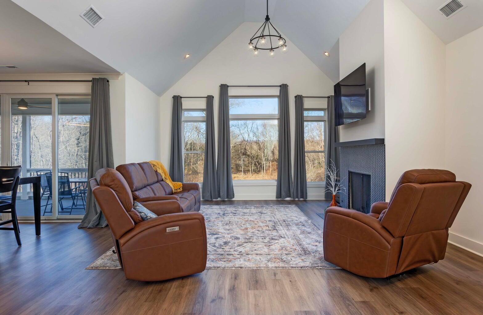 7353 Paxton Cir