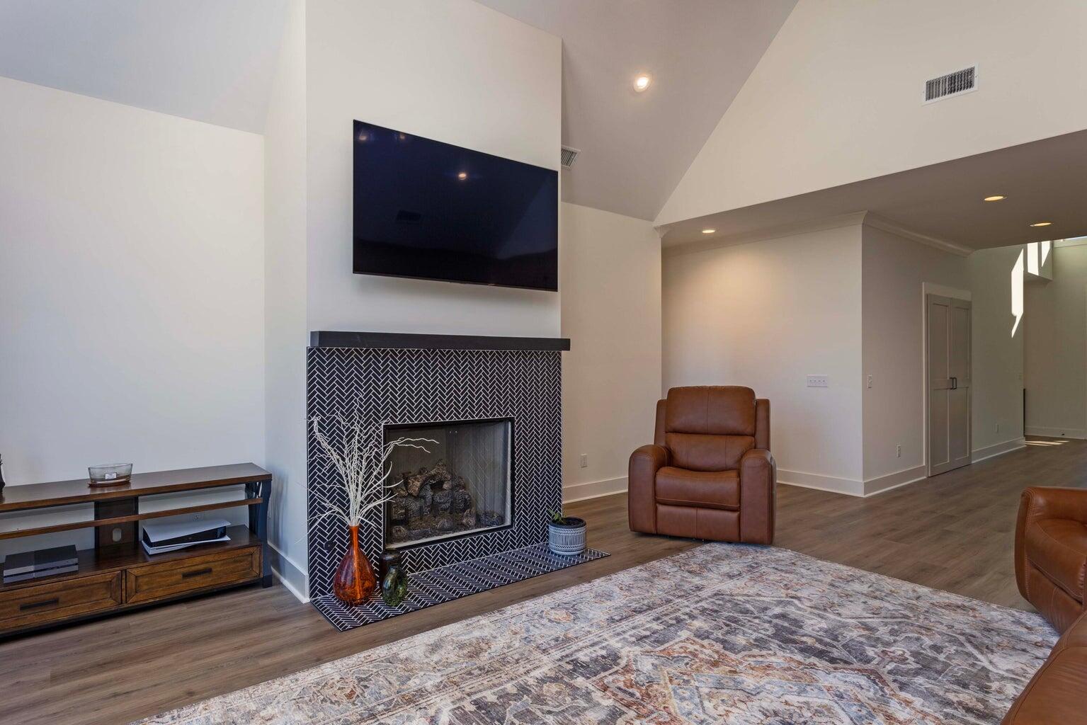 7353 Paxton Cir