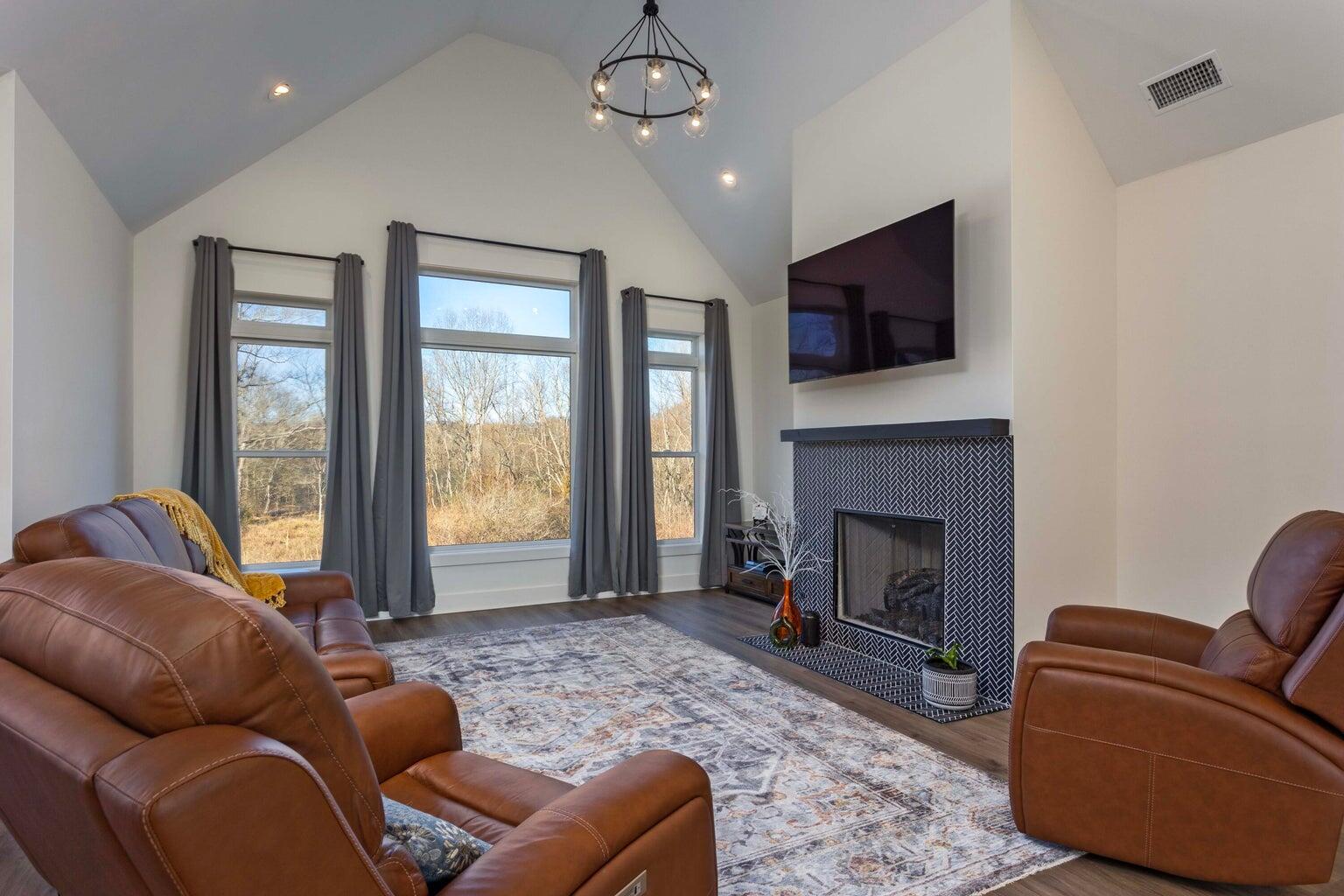 7353 Paxton Cir