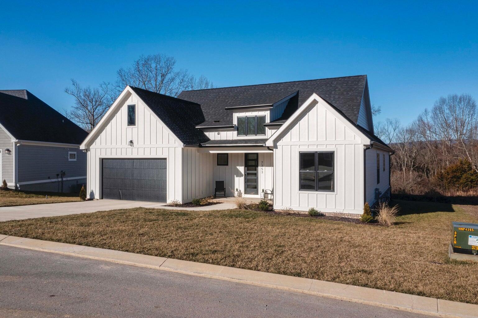 7353 Paxton Cir