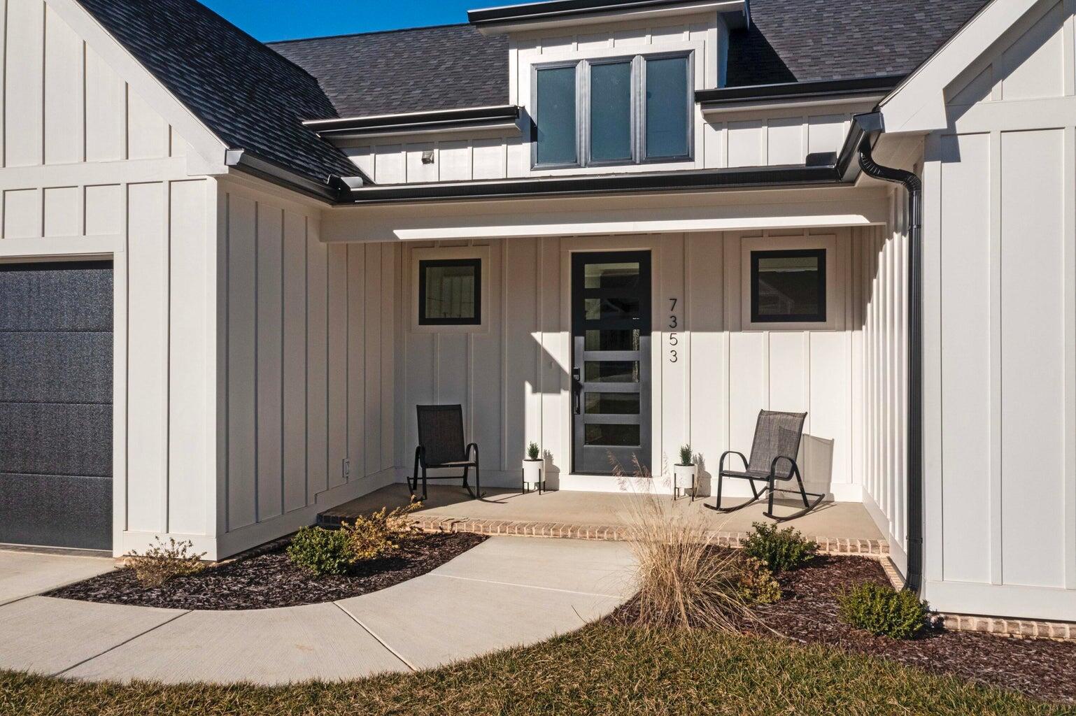 7353 Paxton Cir