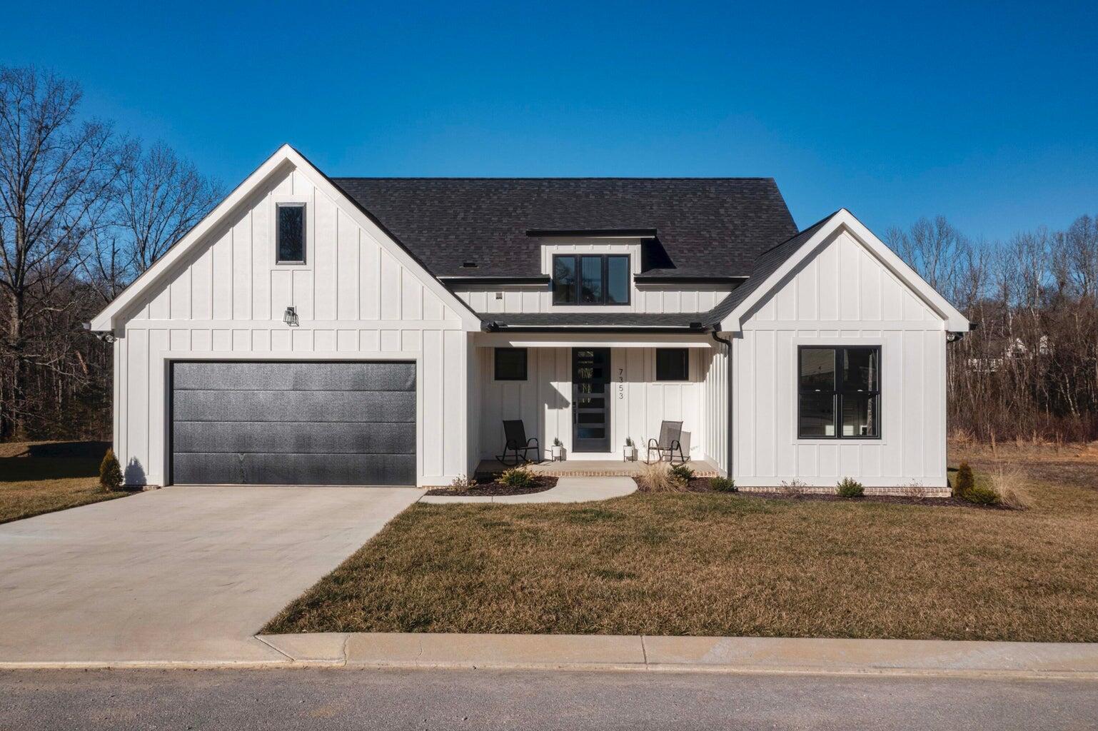 7353 Paxton Cir