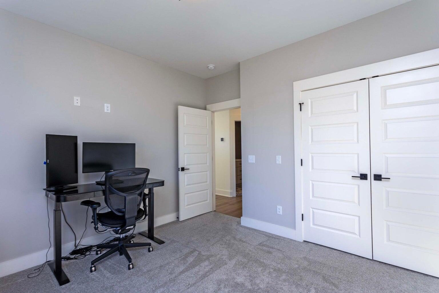 7353 Paxton Cir