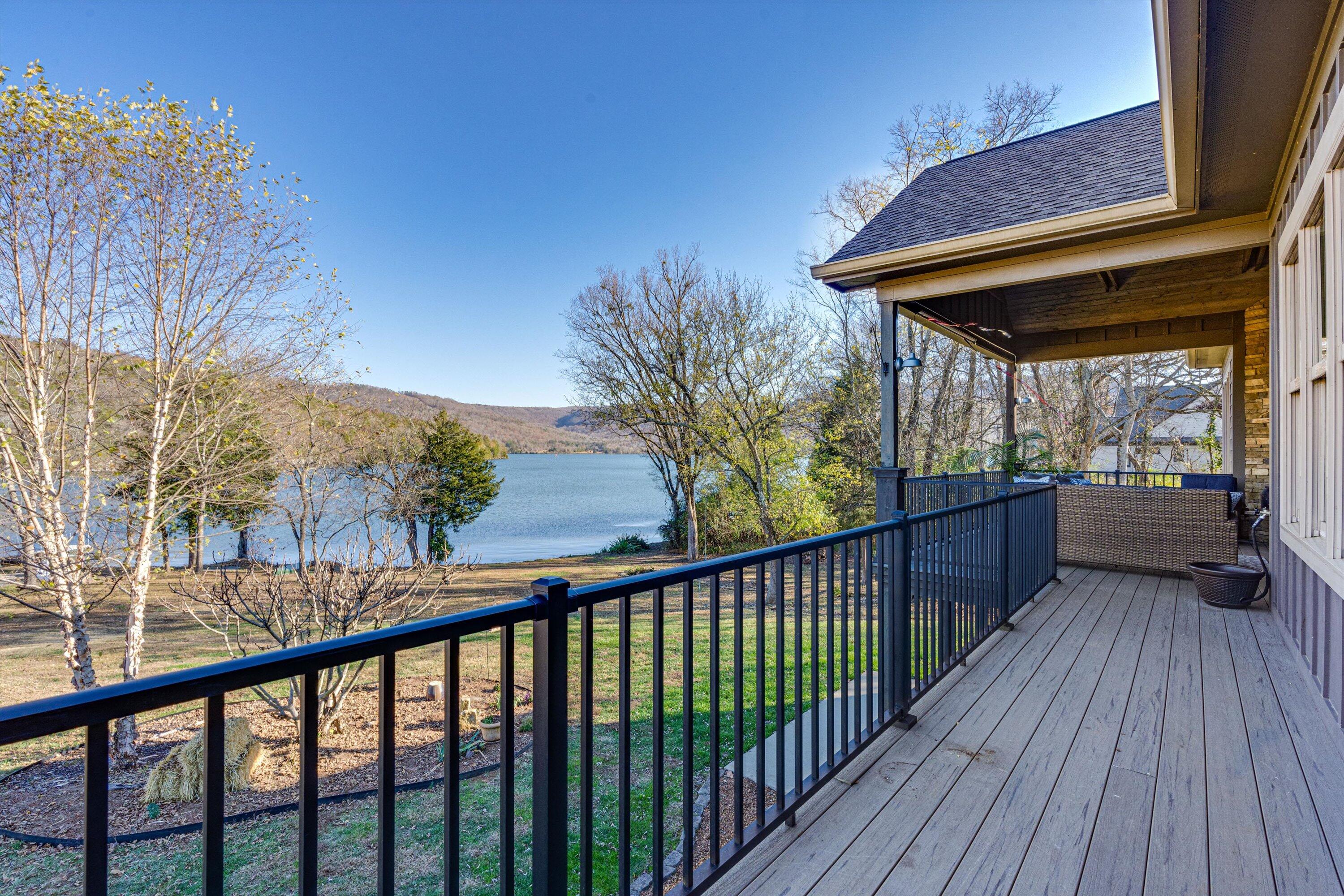 514 Edgewater Way