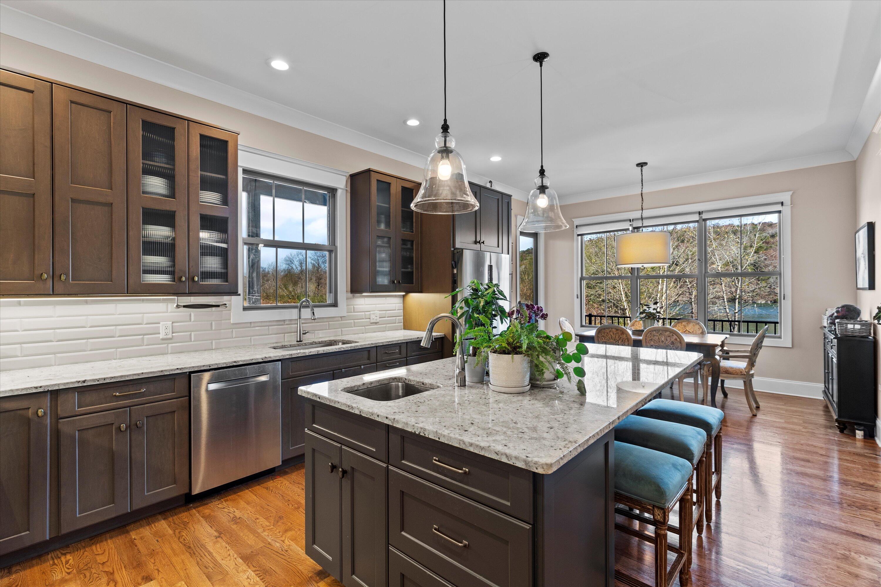 514 Edgewater Way