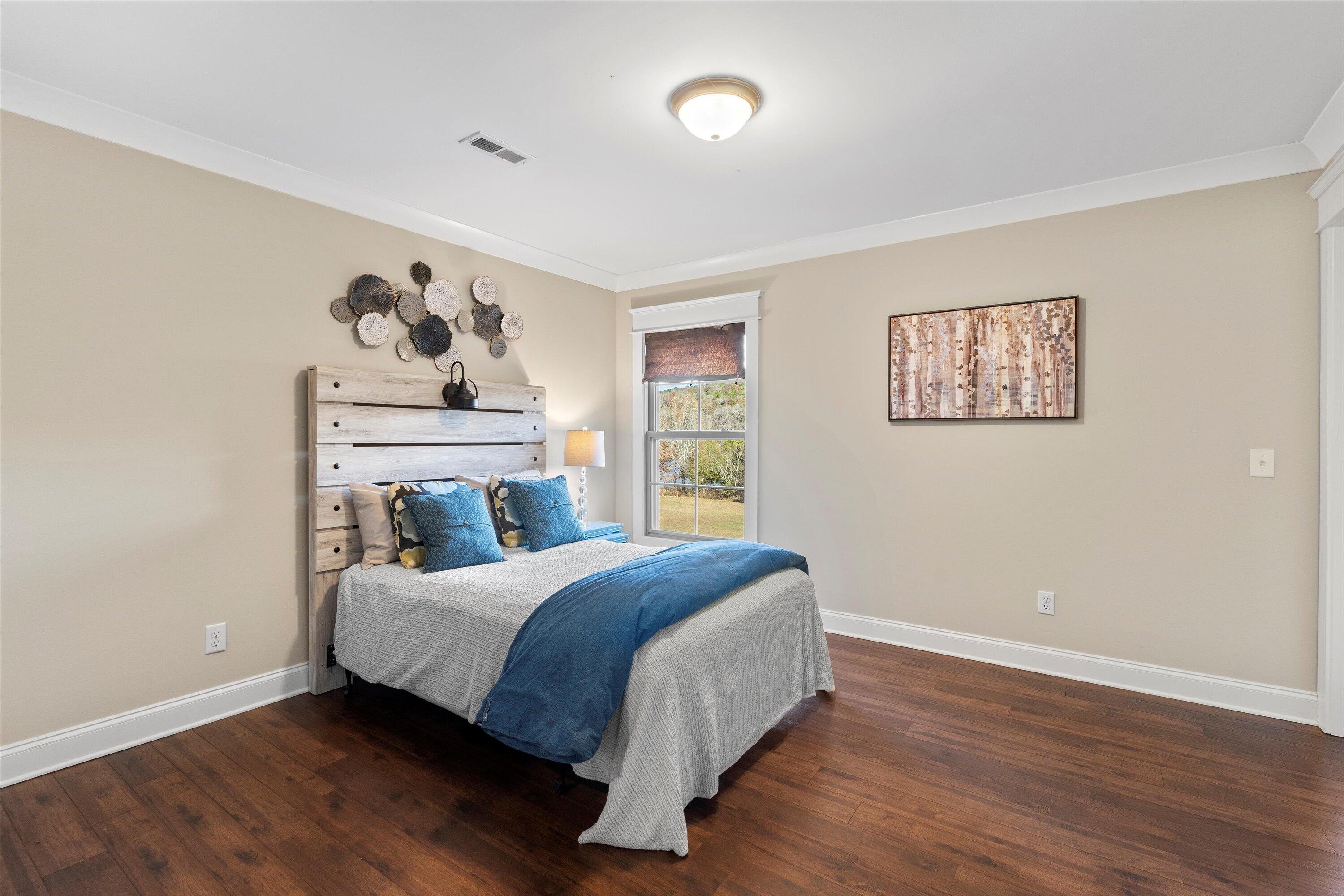 514 Edgewater Way