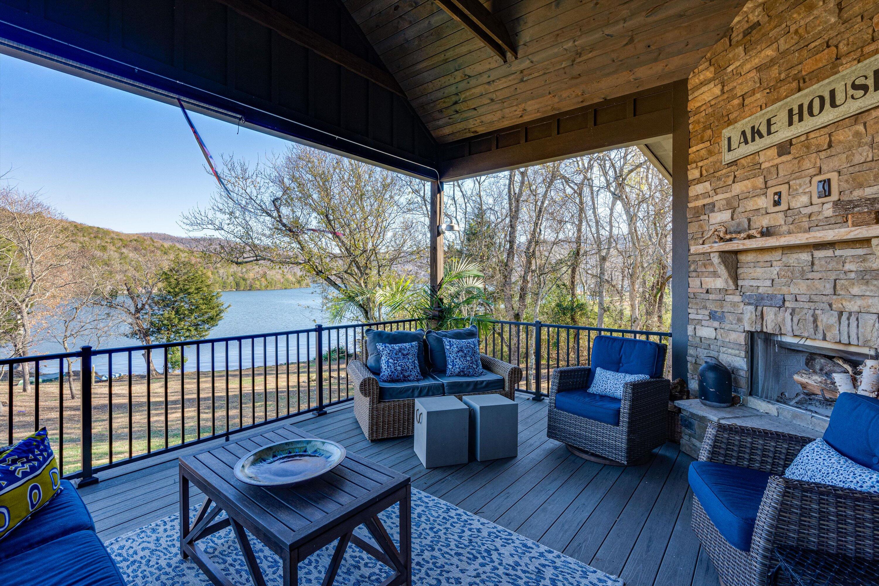 514 Edgewater Way