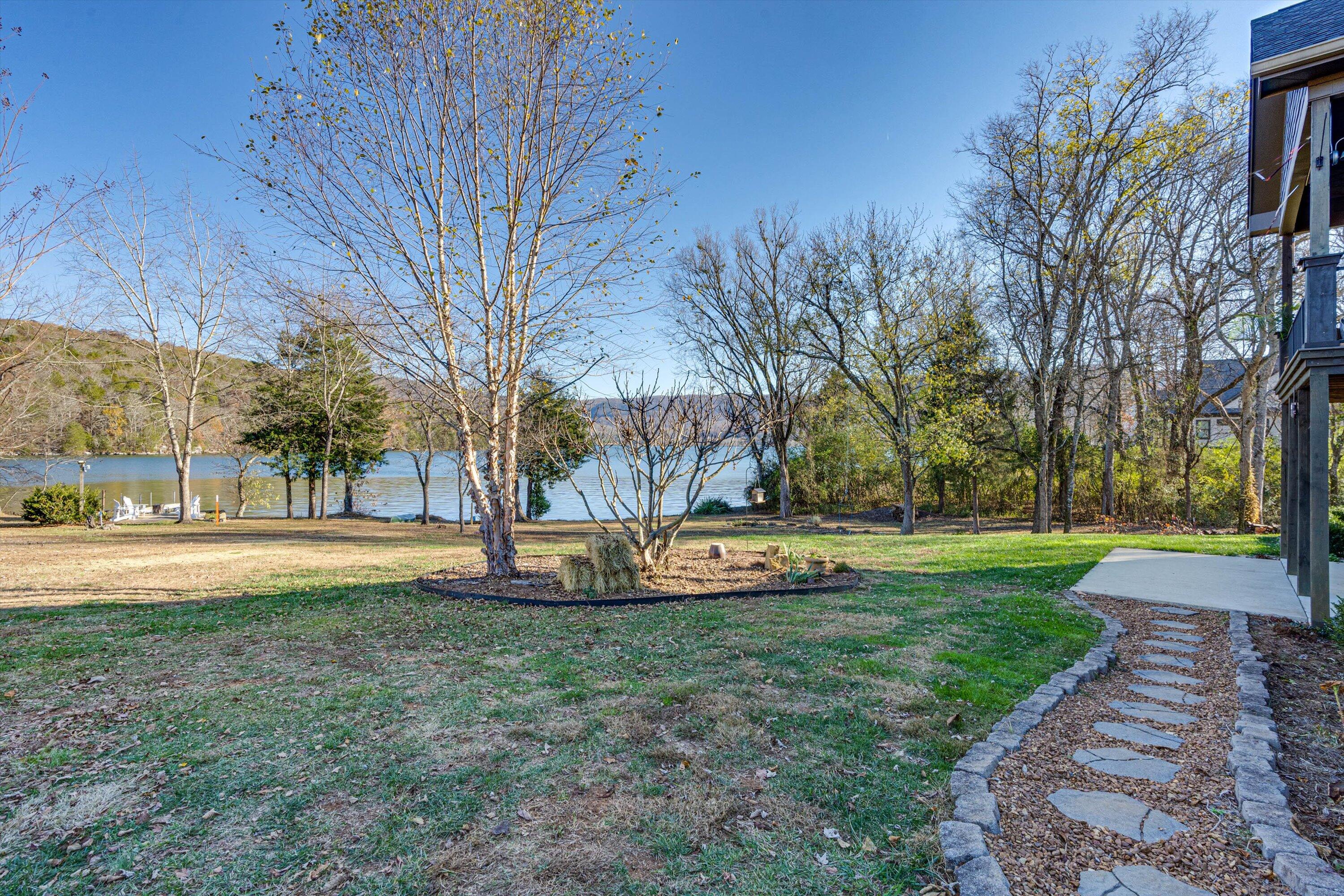 514 Edgewater Way
