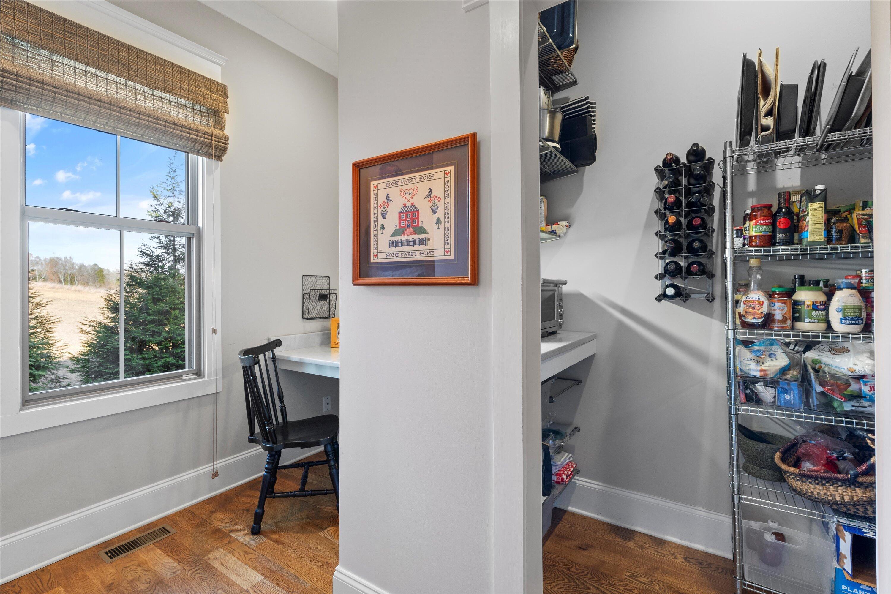 514 Edgewater Way