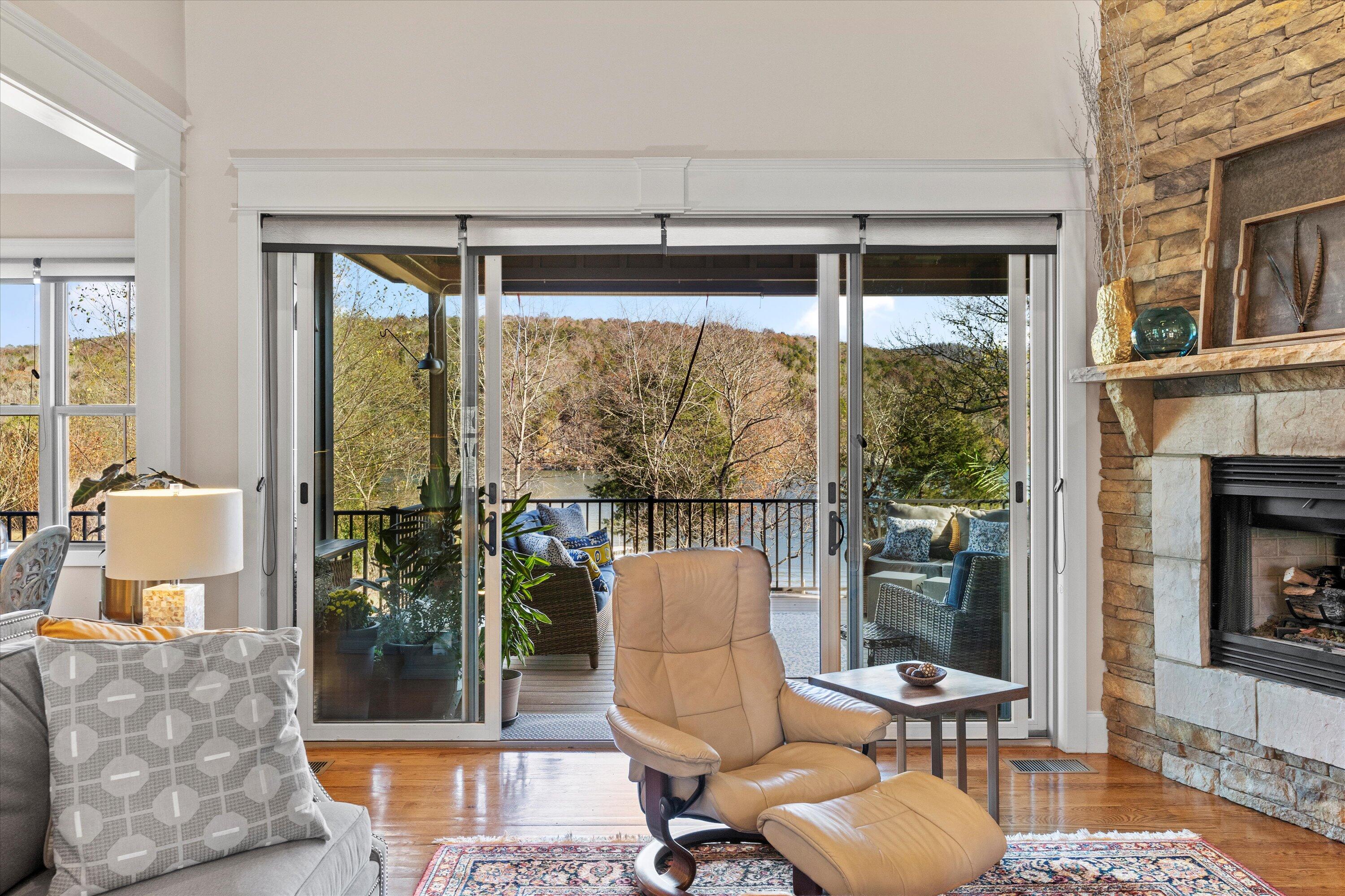 514 Edgewater Way