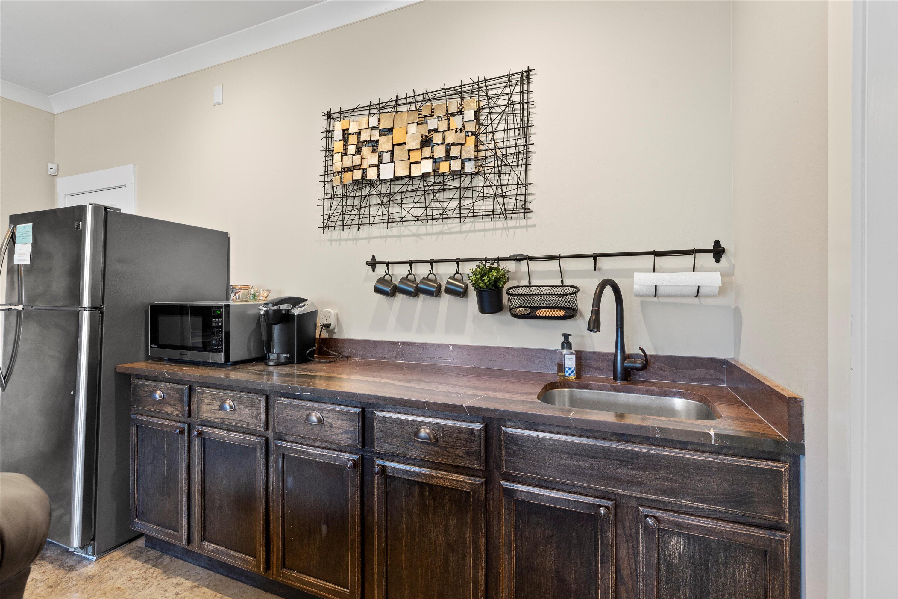 514 Edgewater Way