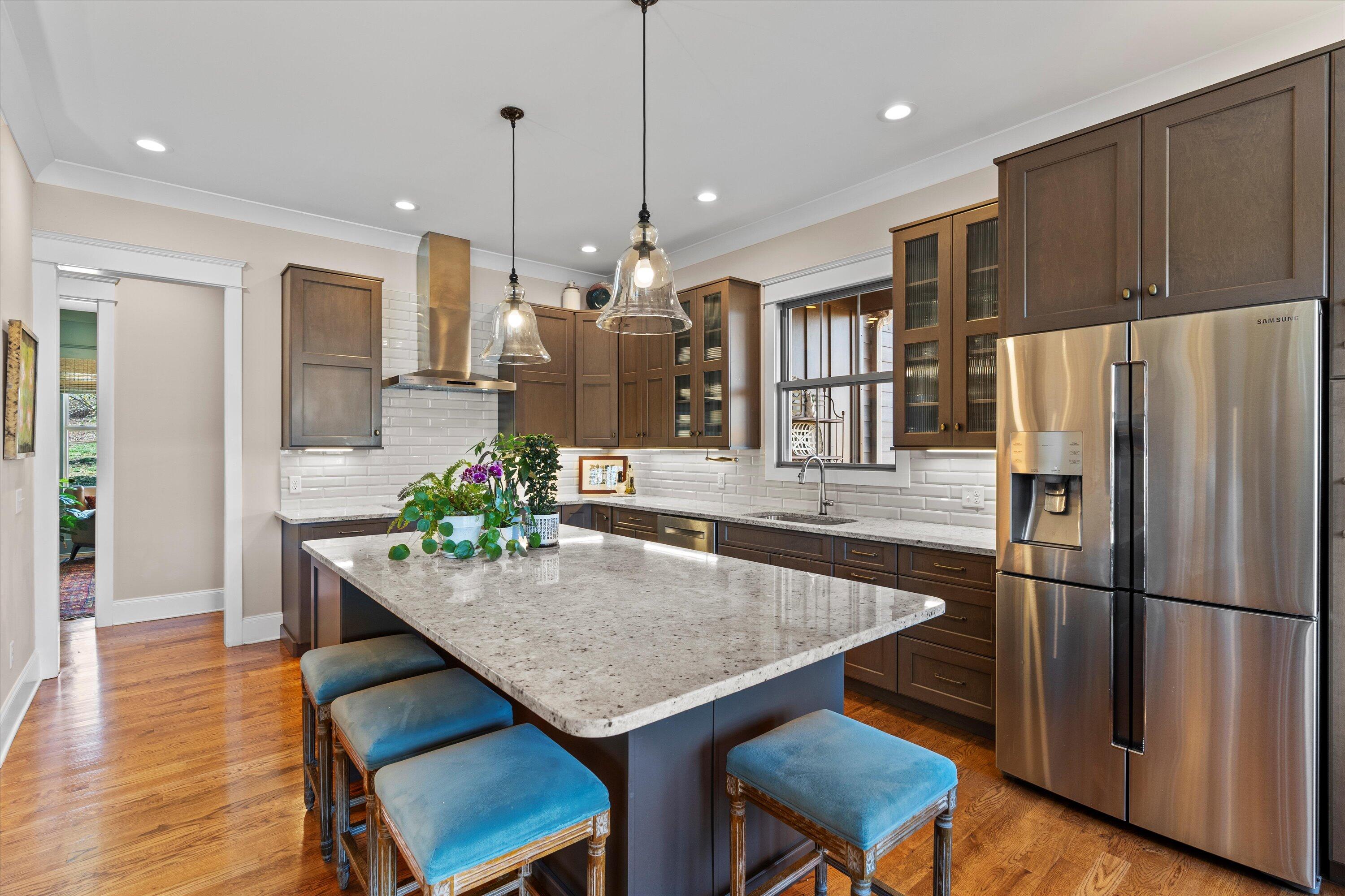 514 Edgewater Way