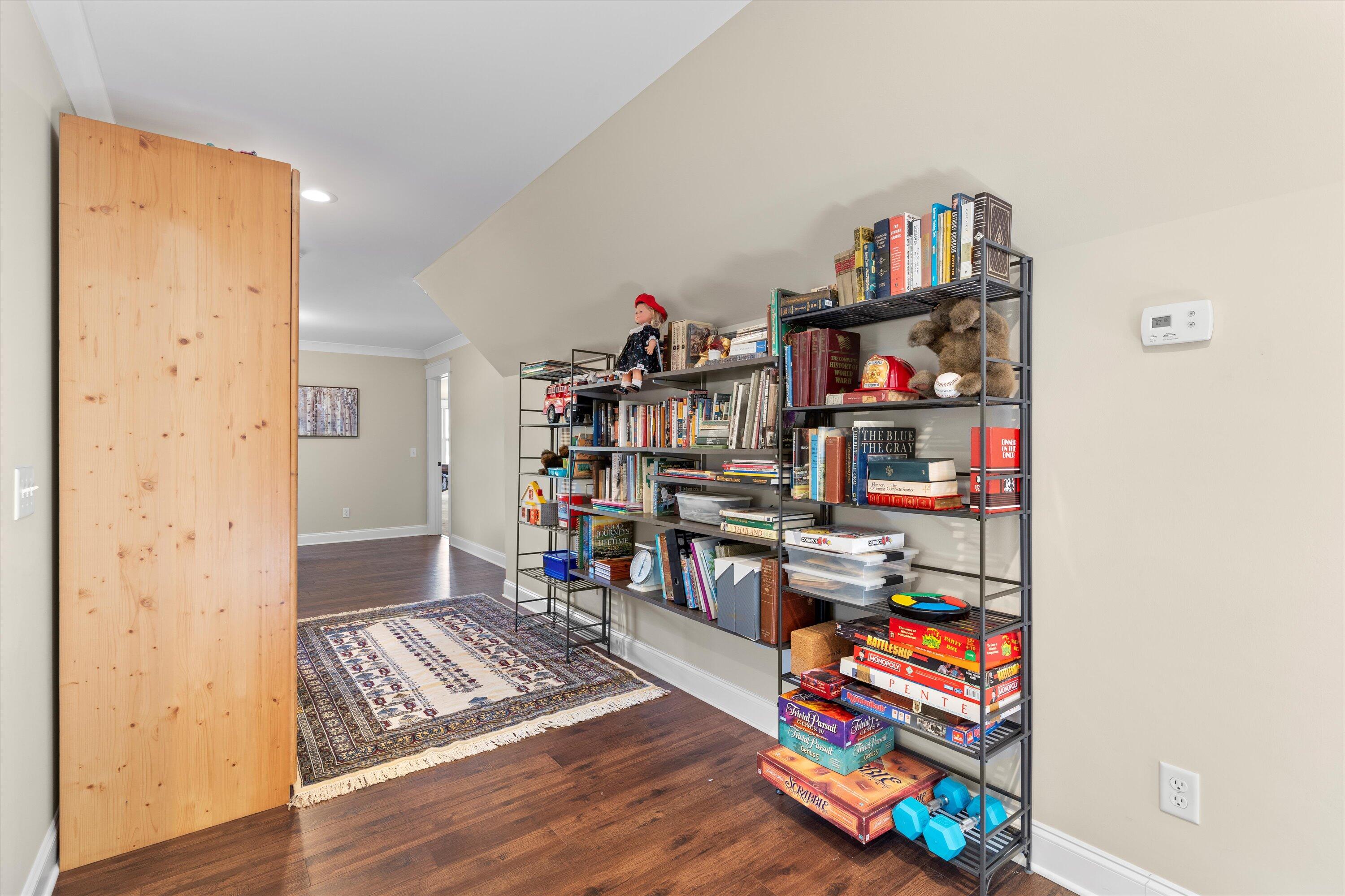 514 Edgewater Way