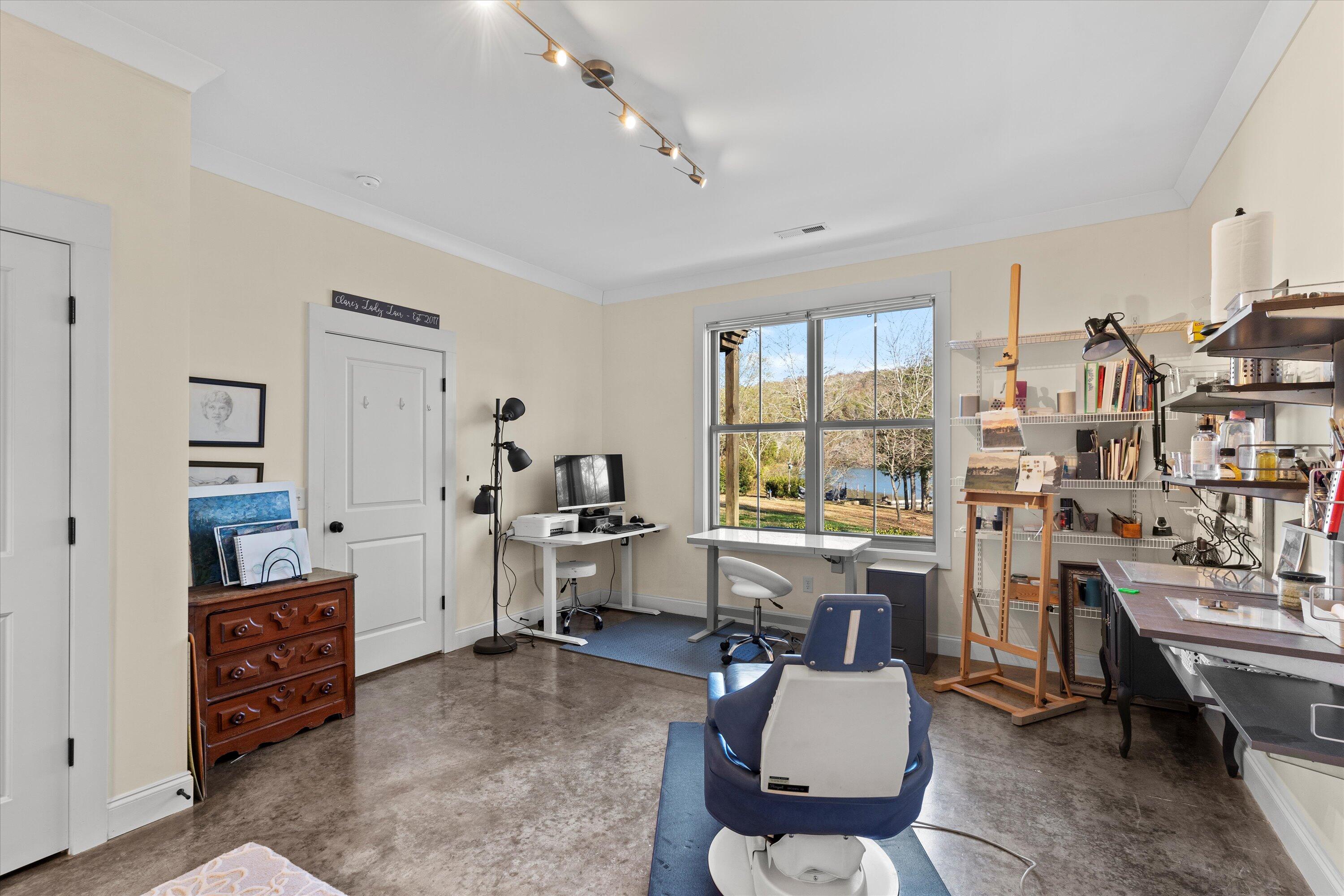 514 Edgewater Way