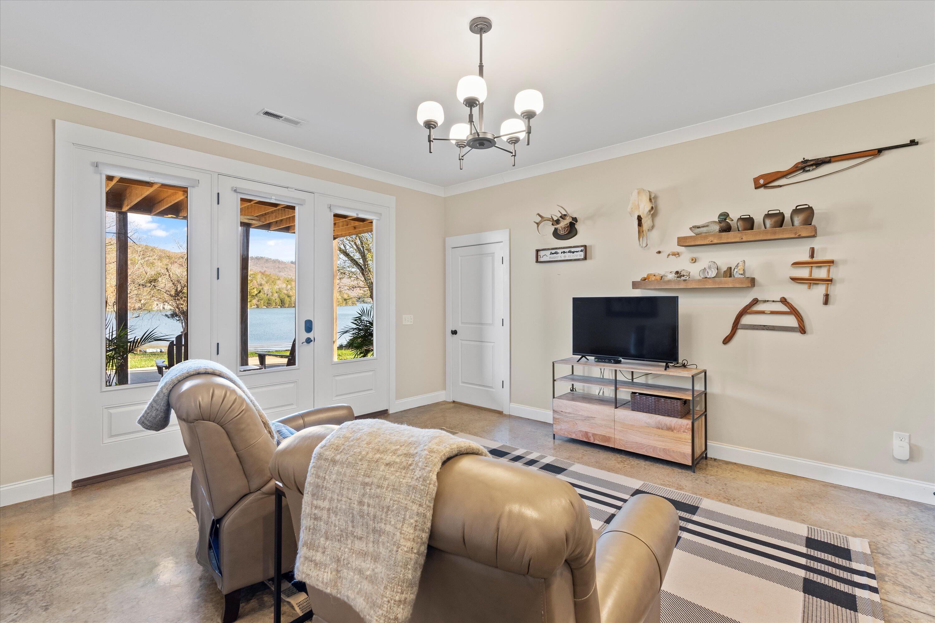 514 Edgewater Way