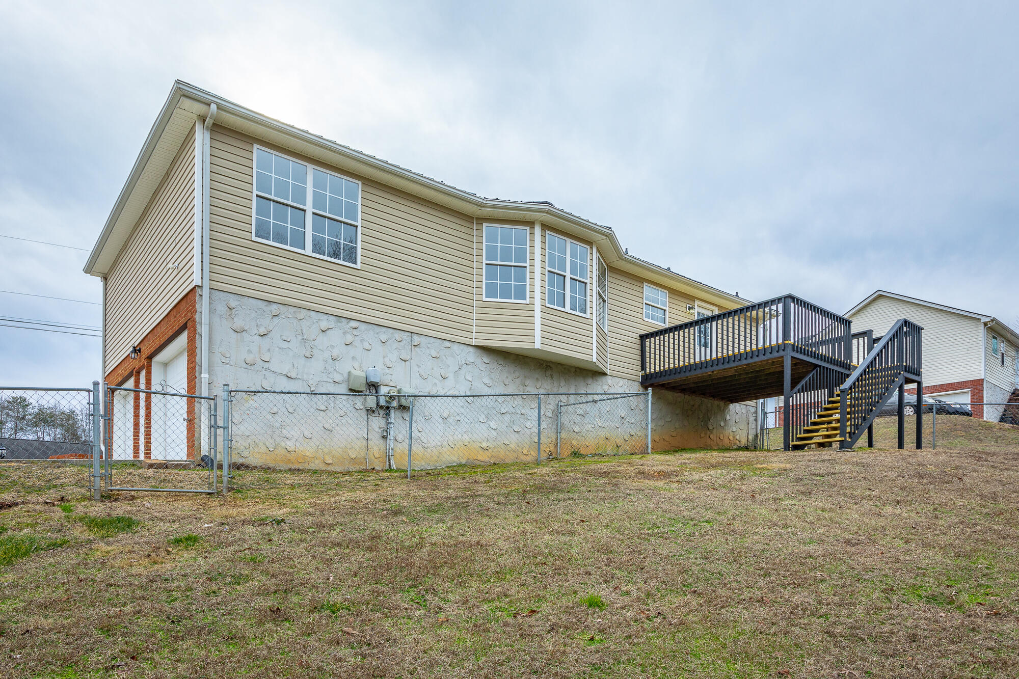 2214 N Fork Dr