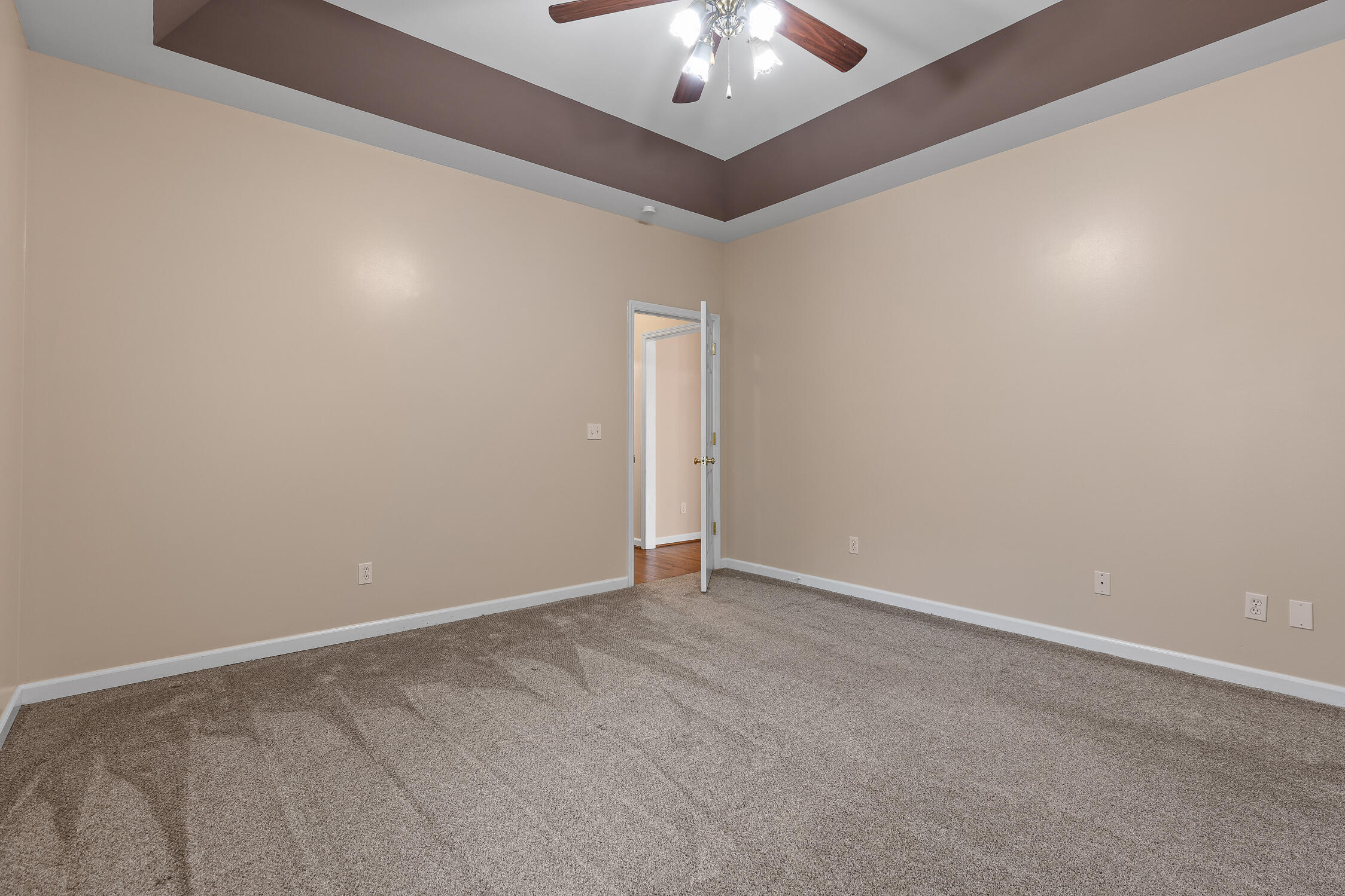 738 S Seminole Dr
