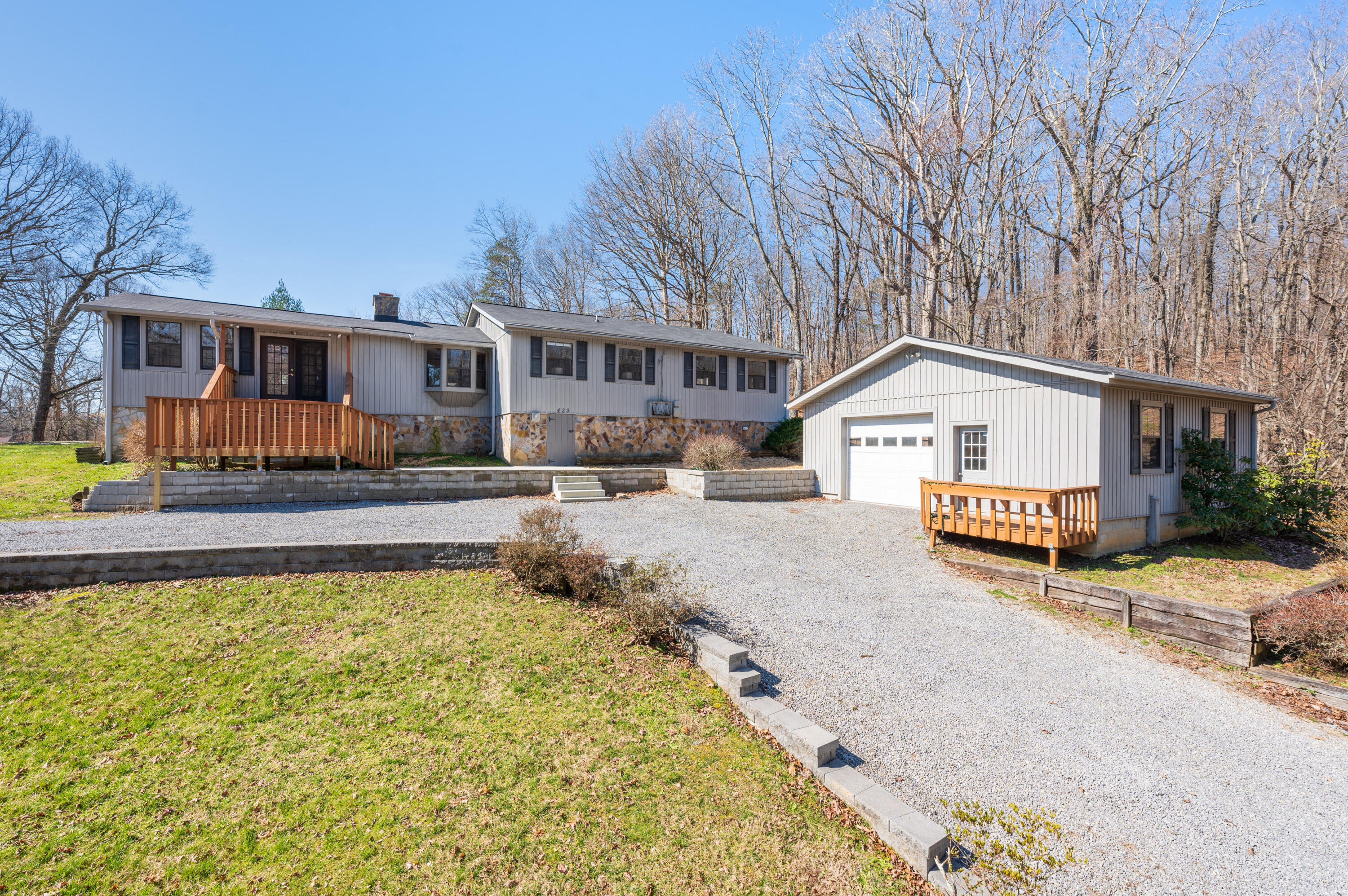 429 St Simon Trail
