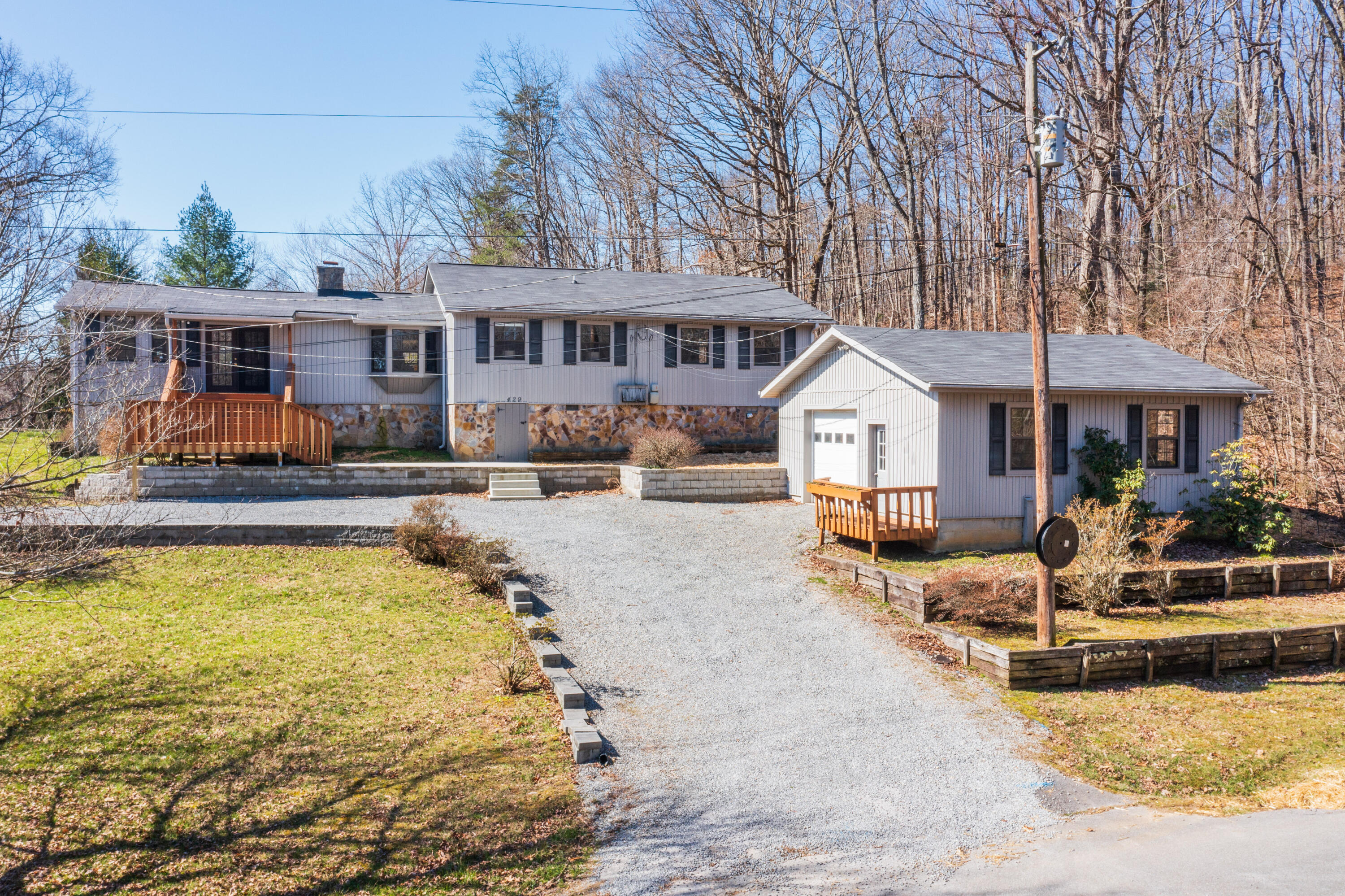 429 St Simon Trail