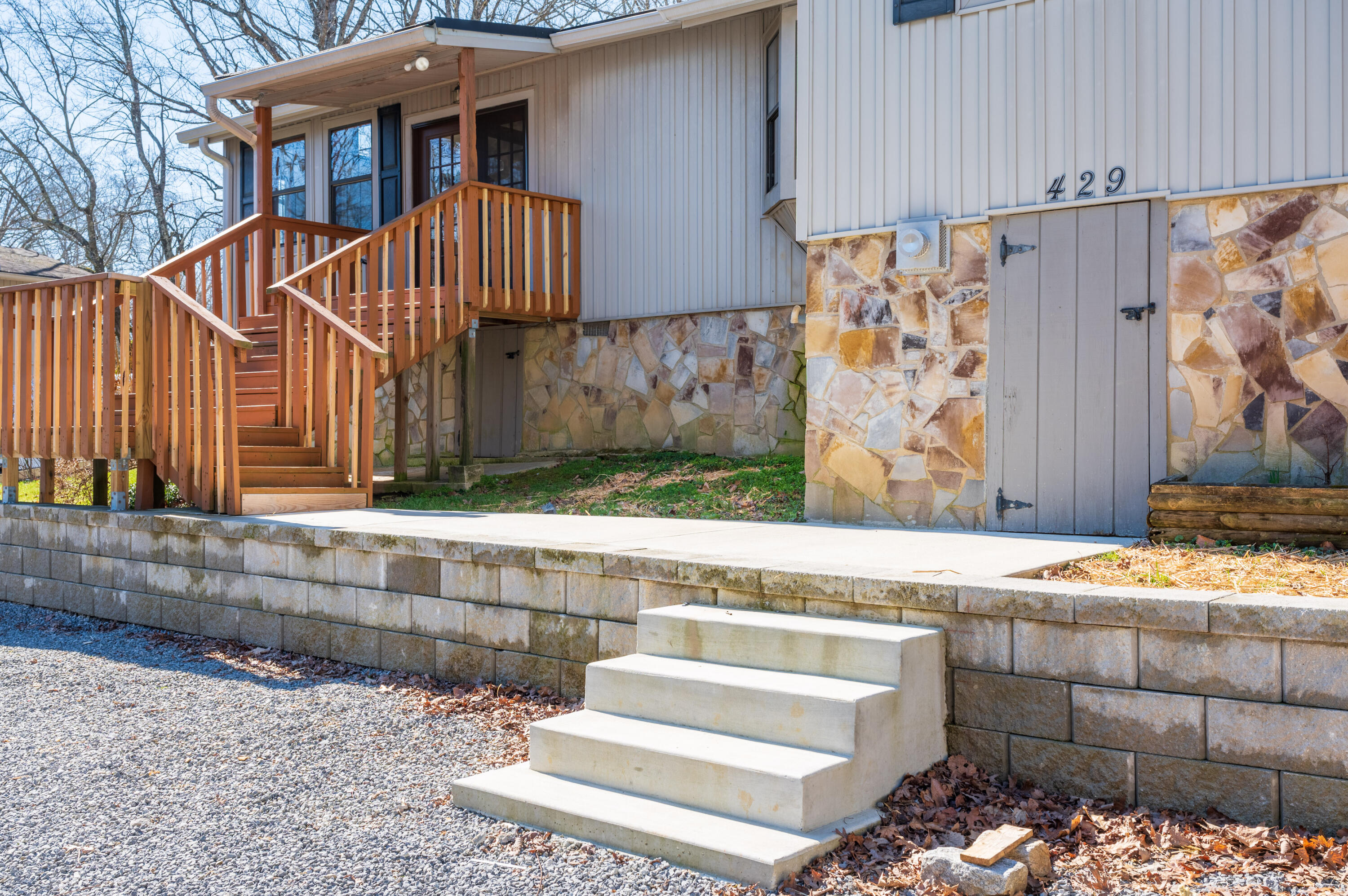 429 St Simon Trail