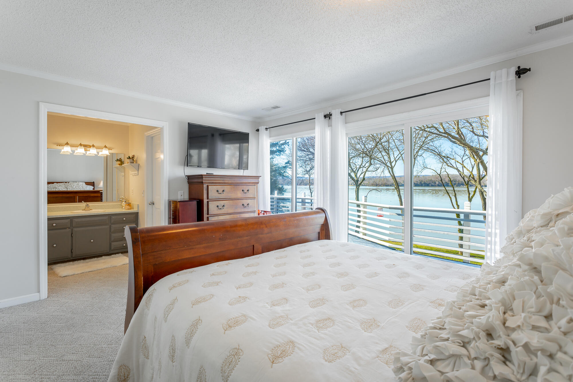 5717 Island View Drive