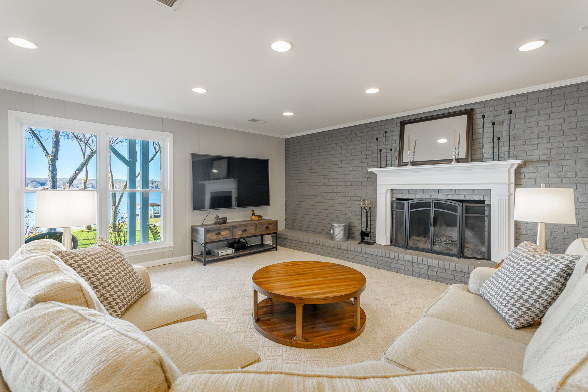 5717 Island View Drive