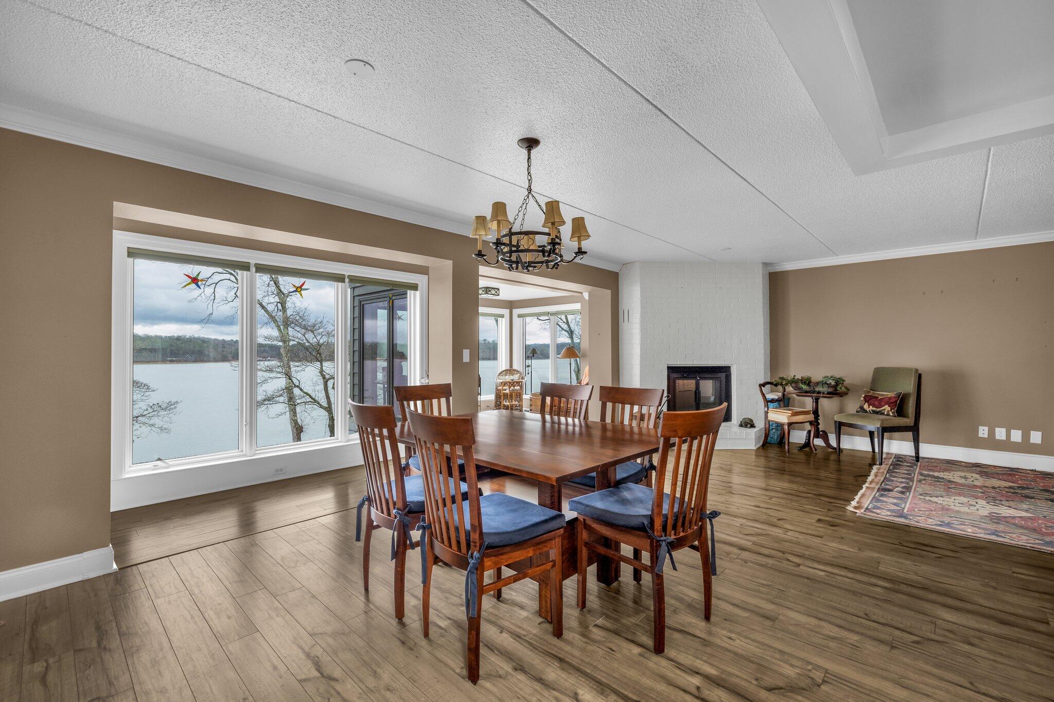 4332 Lakeshore Lane, Unit 202