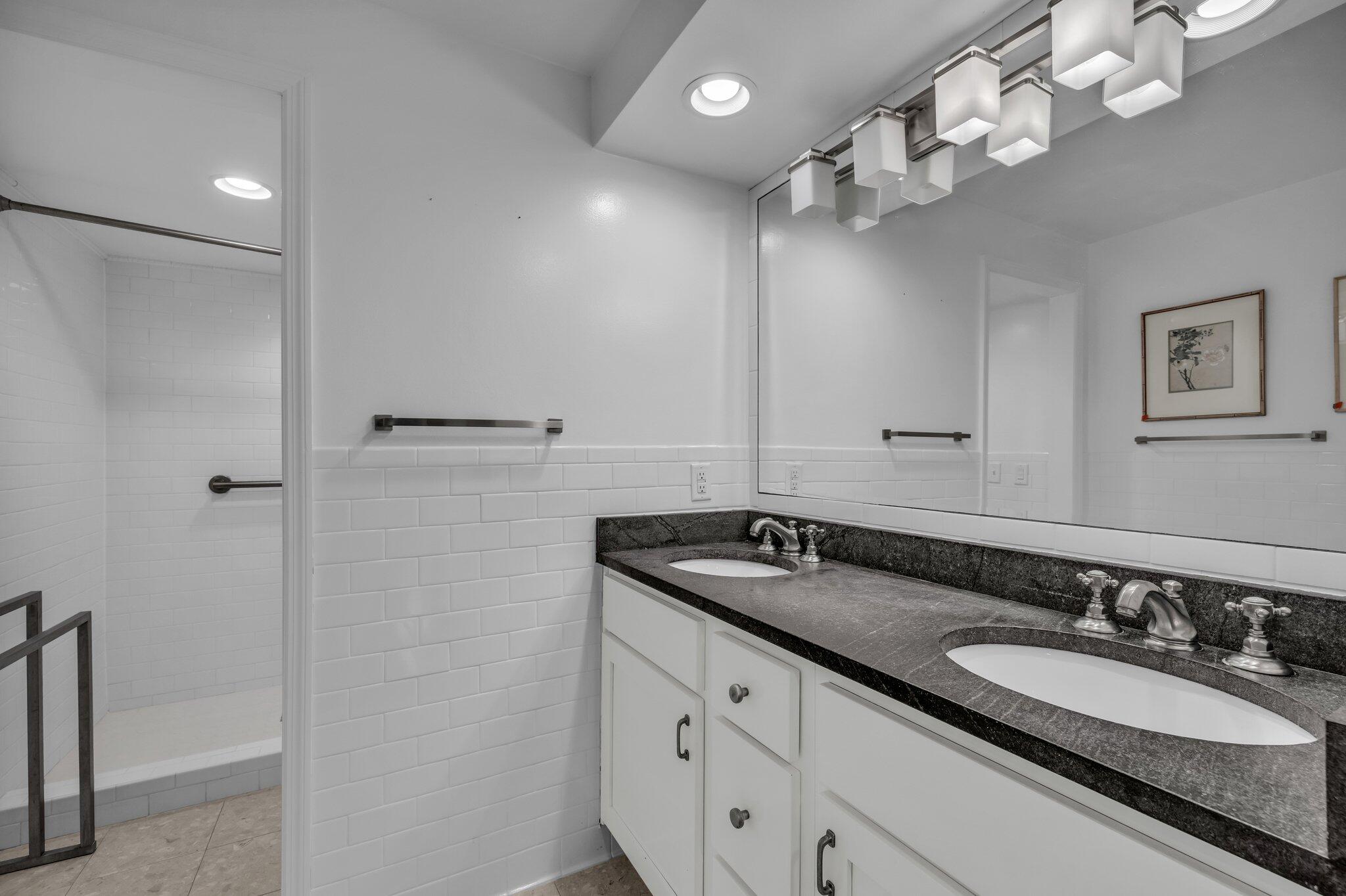 4332 Lakeshore Lane, Unit 202