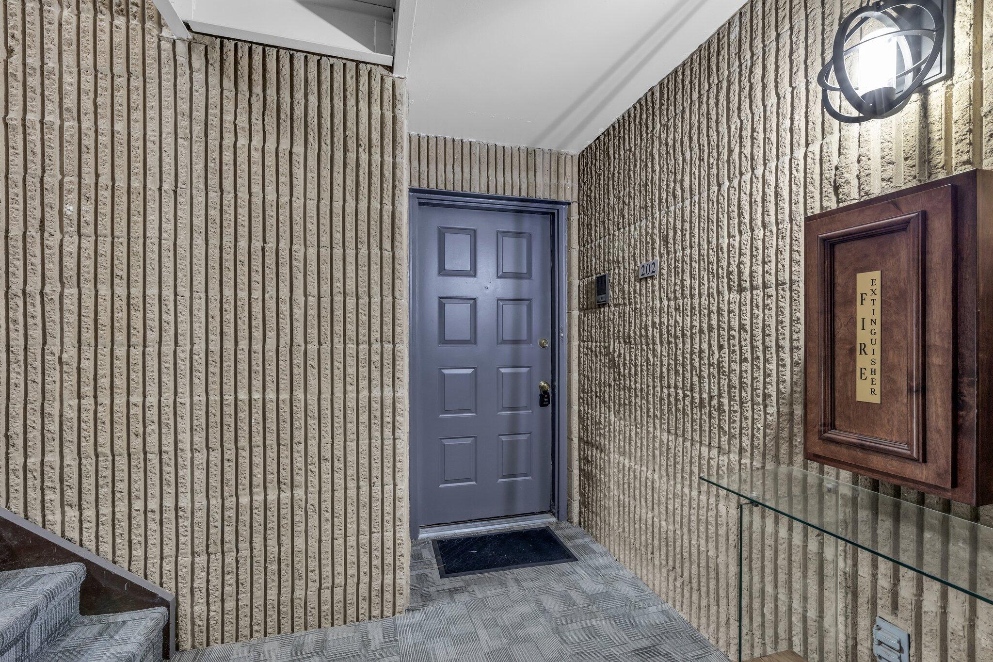 4332 Lakeshore Lane, Unit 202