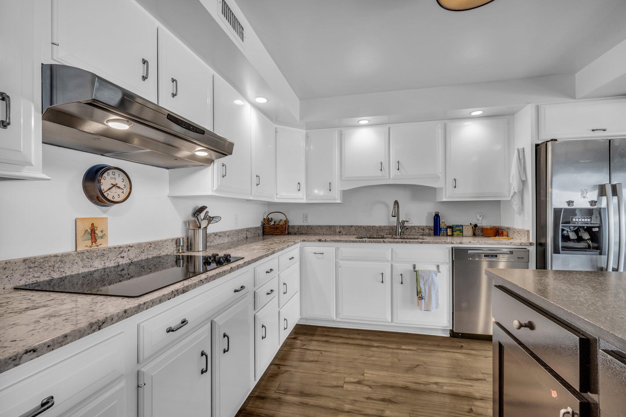 4332 Lakeshore Lane, Unit 202