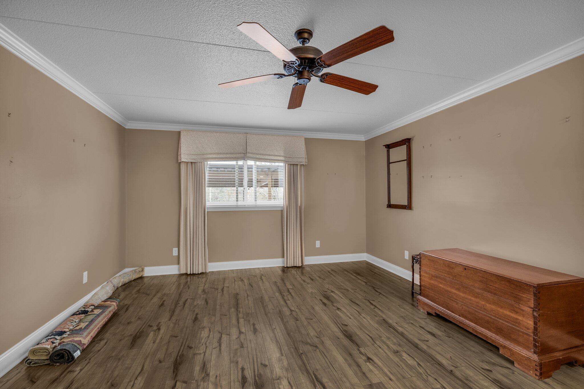 4332 Lakeshore Lane, Unit 202