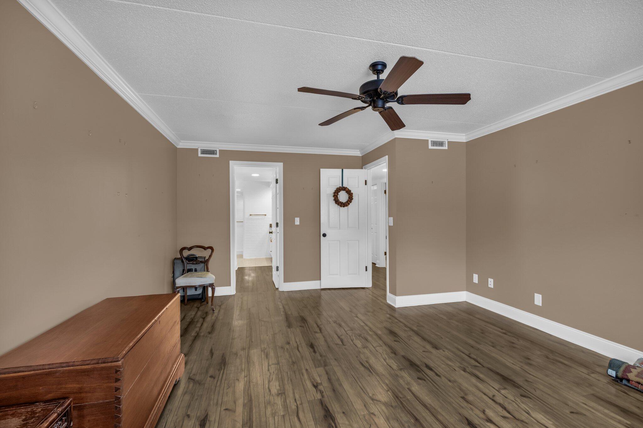 4332 Lakeshore Lane, Unit 202
