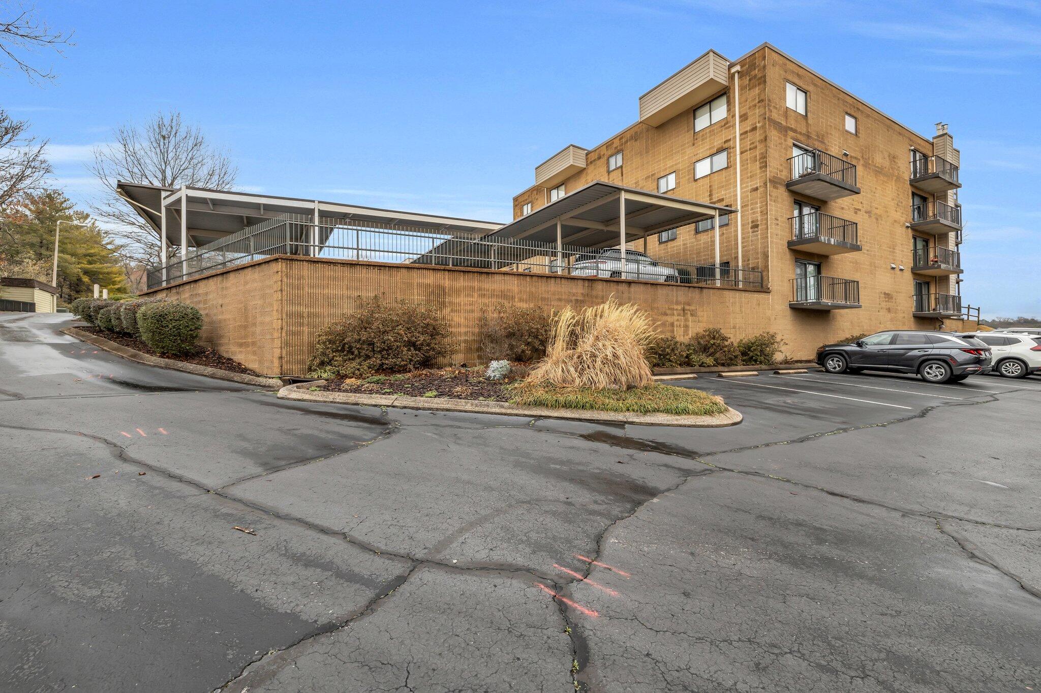 4332 Lakeshore Lane, Unit 202