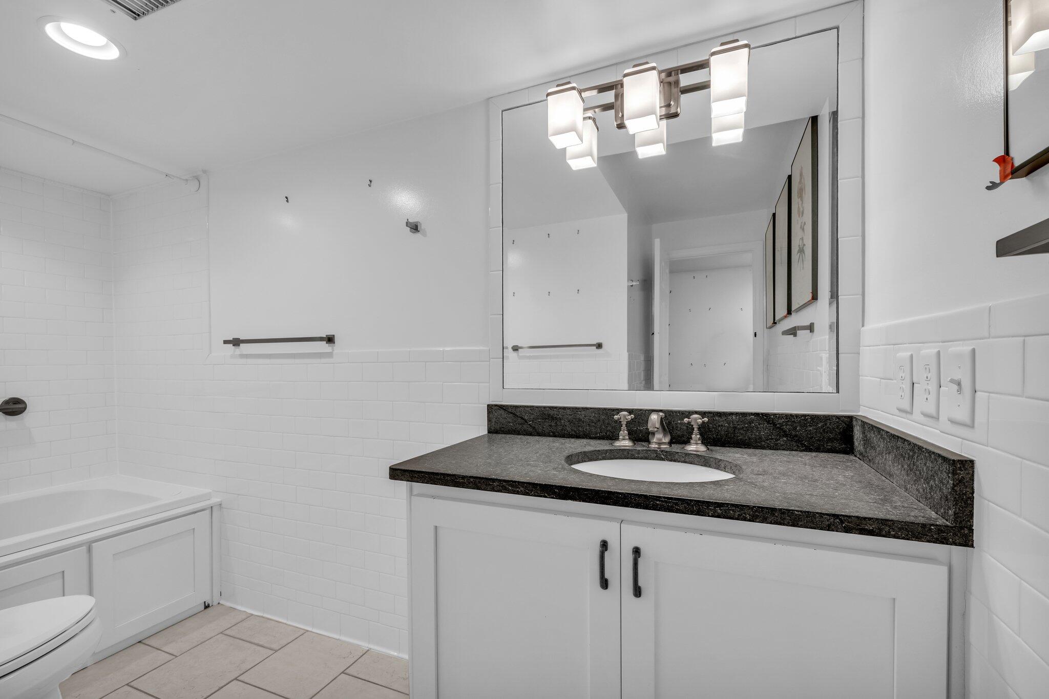 4332 Lakeshore Lane, Unit 202