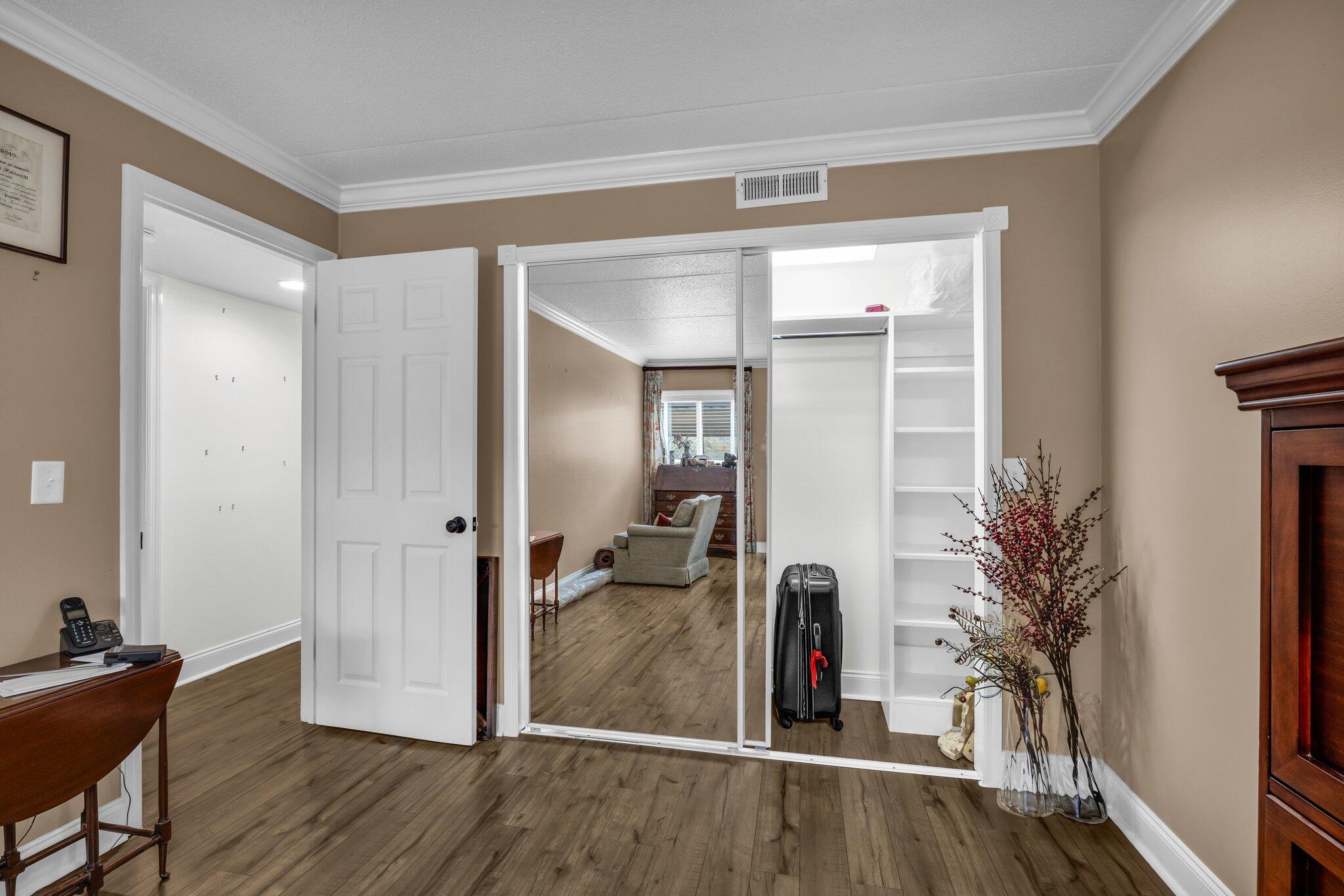 4332 Lakeshore Lane, Unit 202