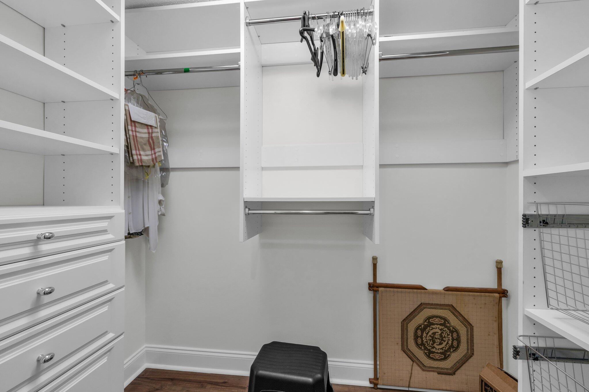 4332 Lakeshore Lane, Unit 202