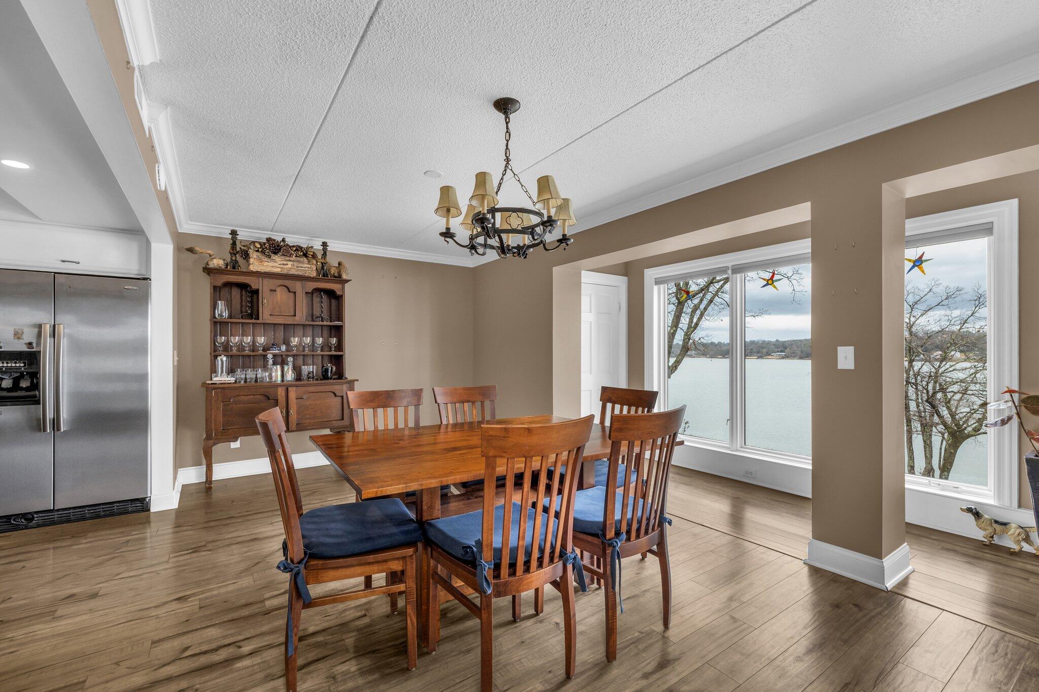 4332 Lakeshore Lane, Unit 202