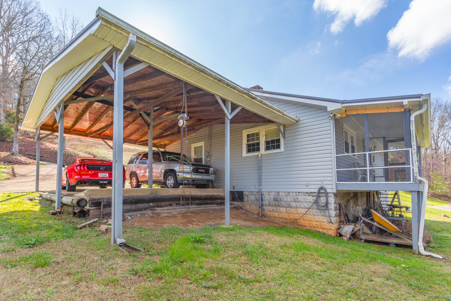 1307 Kelly St