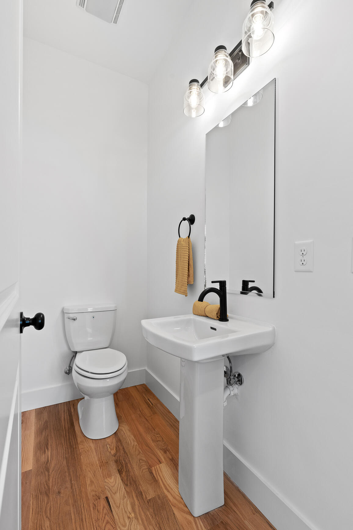 3303 Aberdeen Row