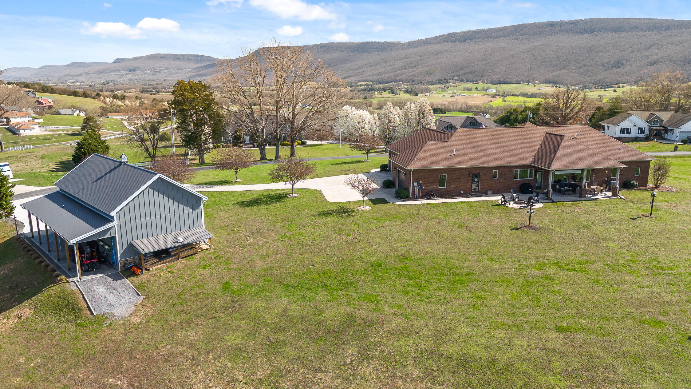 162 Farmington Ln