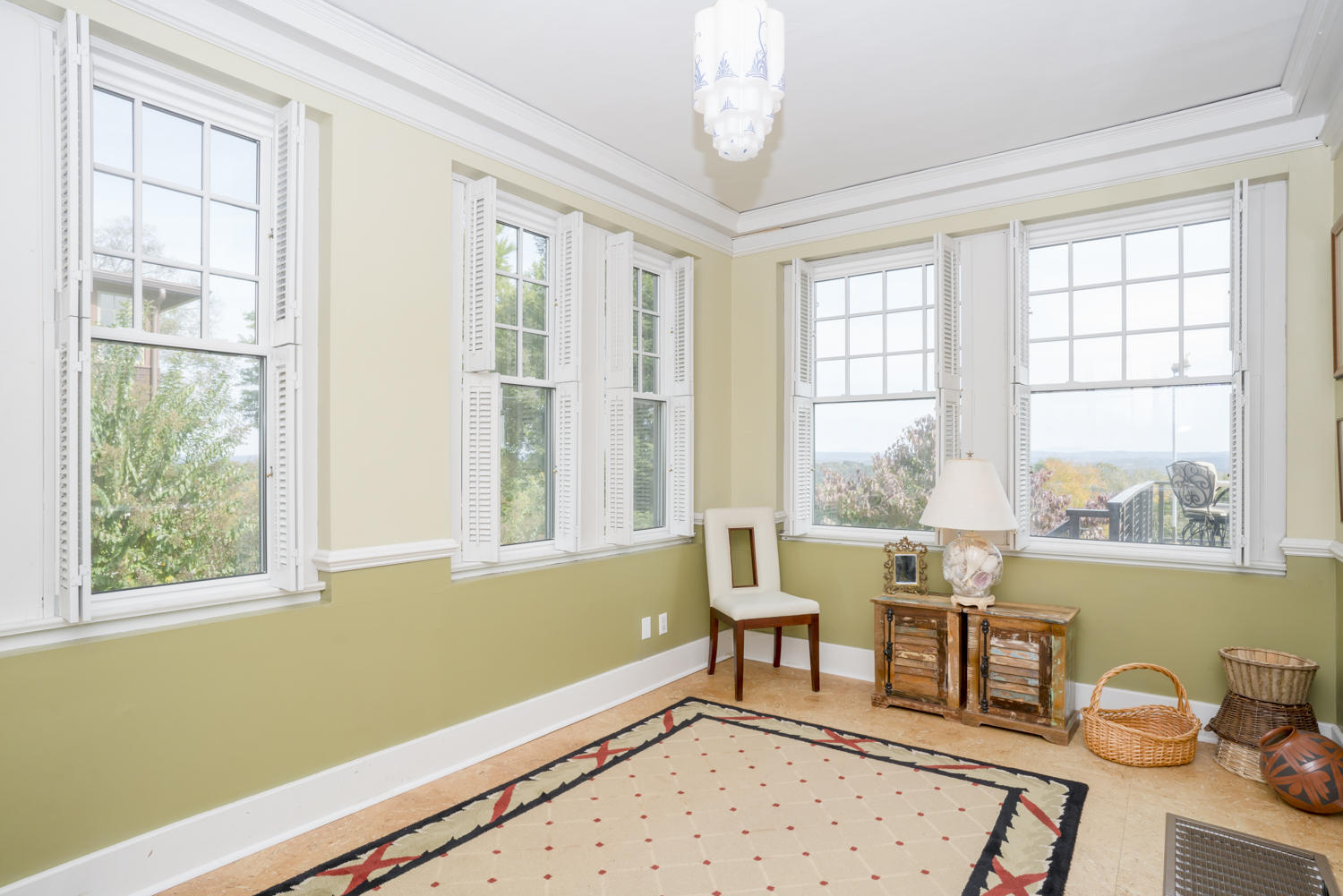 3224 S Crest Pl