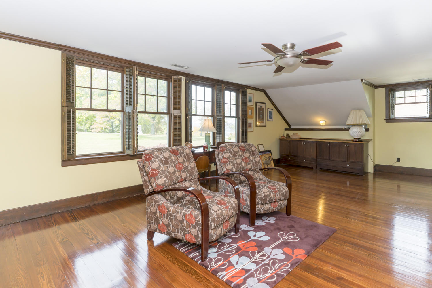 3224 S Crest Pl
