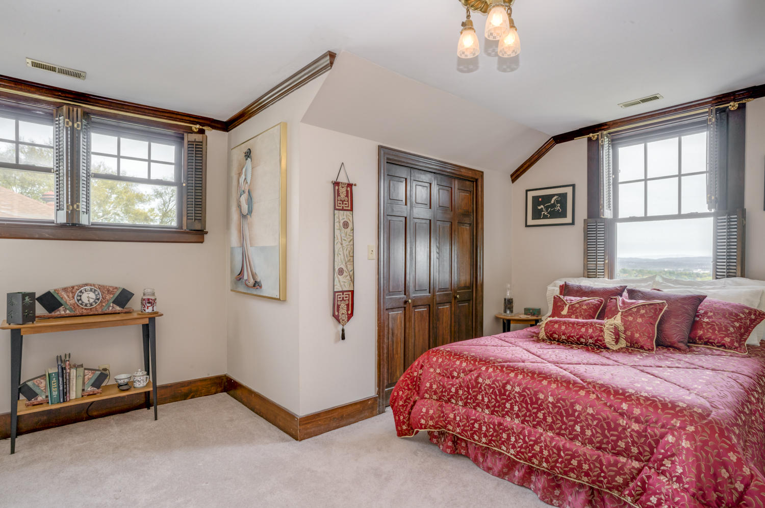 3224 S Crest Pl