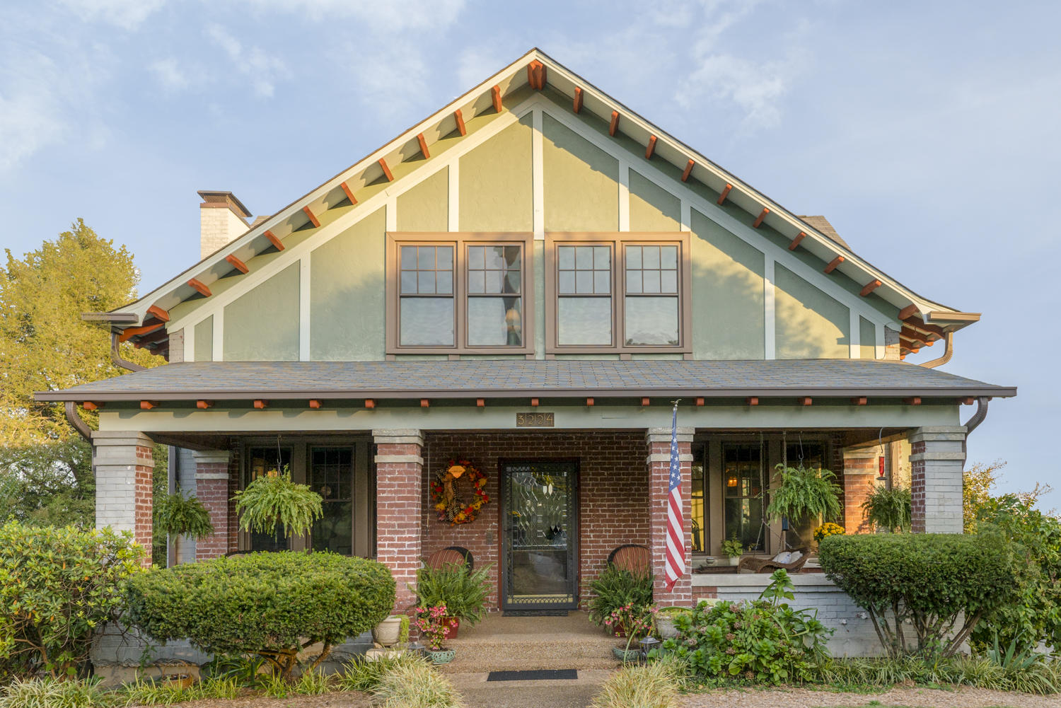3224 S Crest Pl