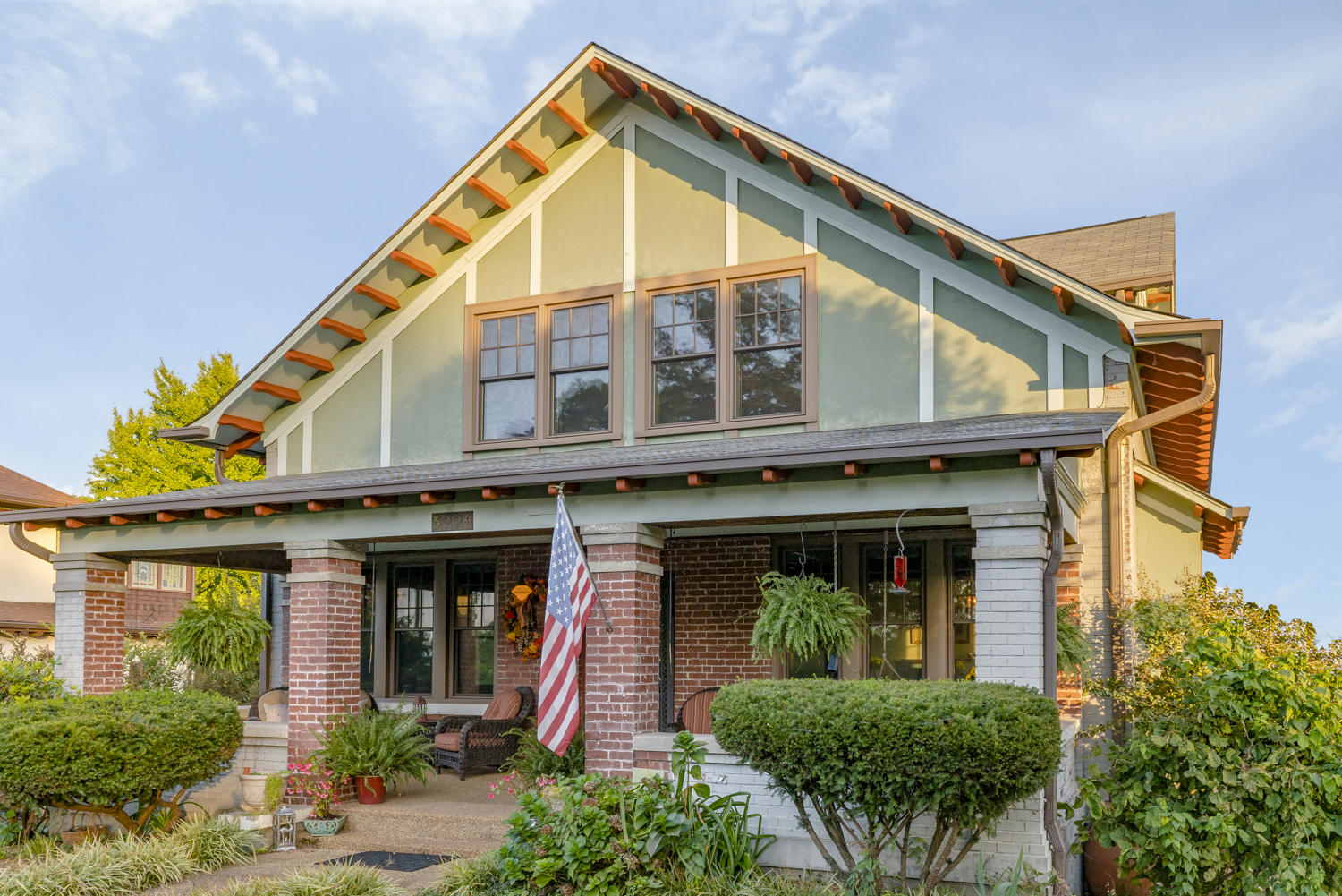 3224 S Crest Pl
