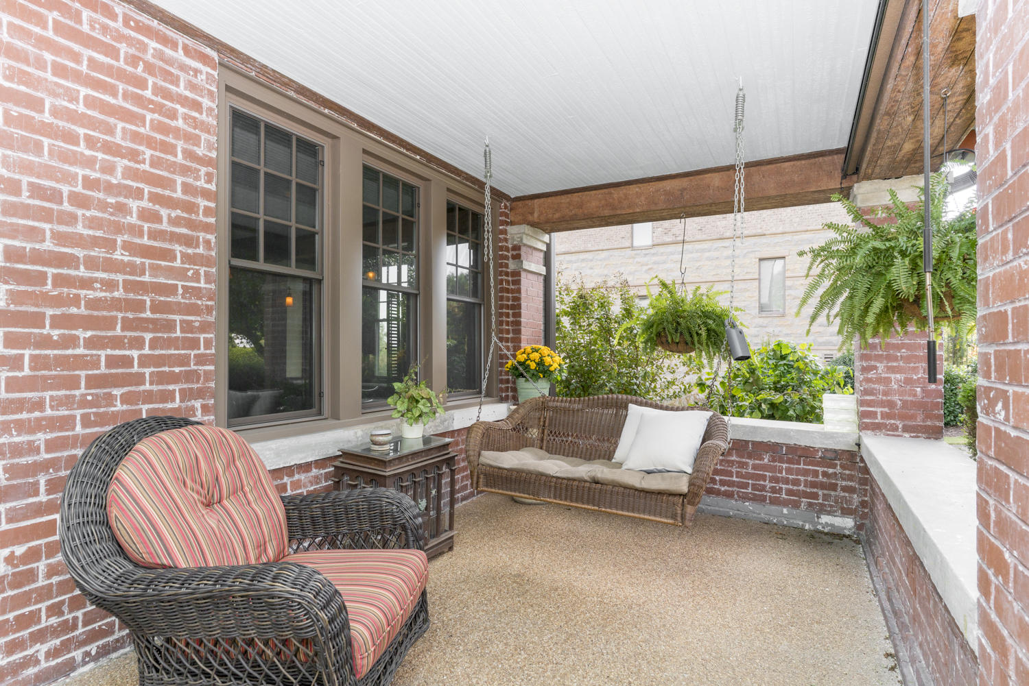 3224 S Crest Pl