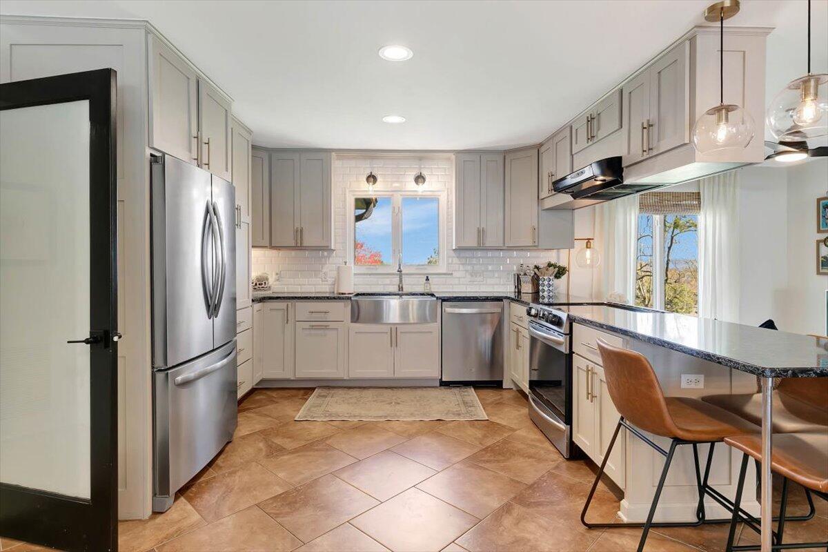 1700 Skyline Dr