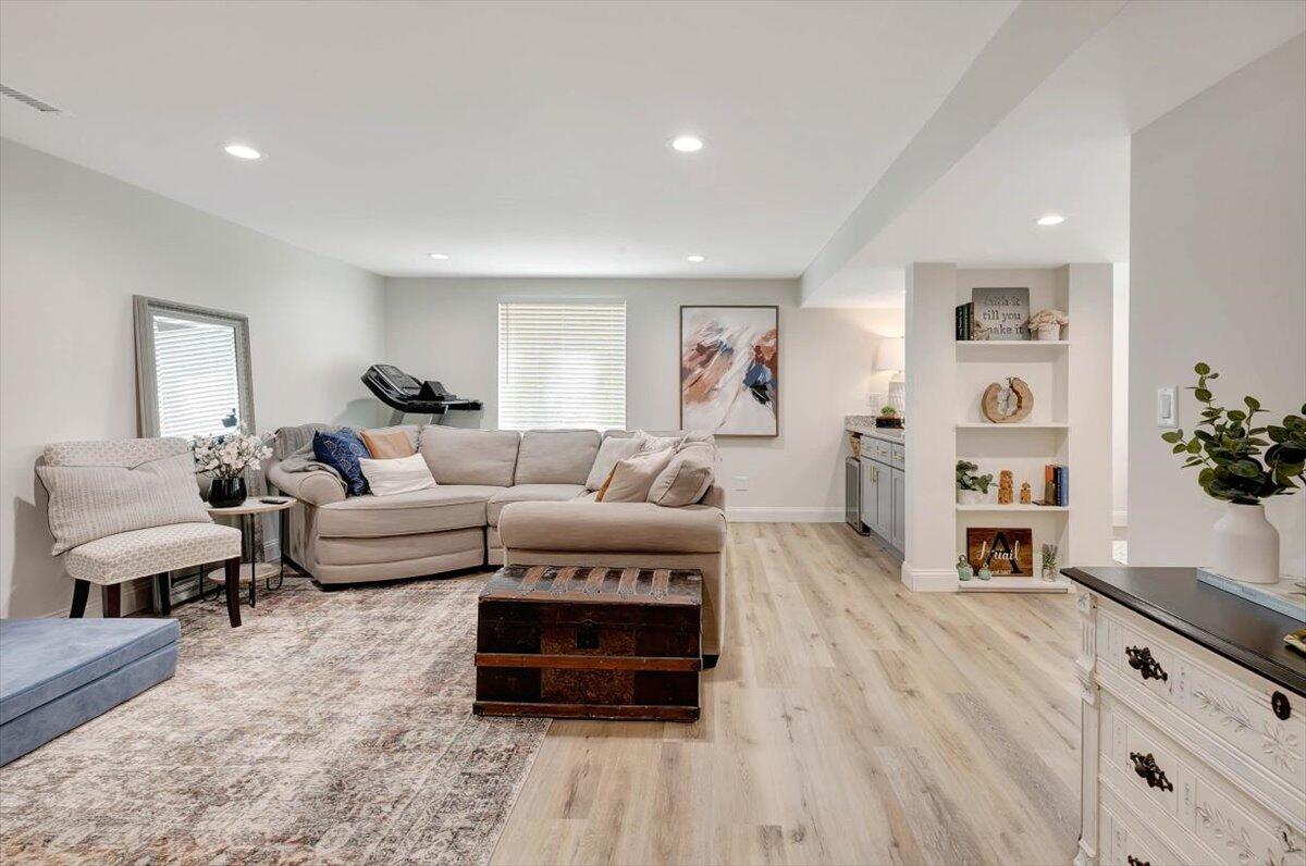 1700 Skyline Dr
