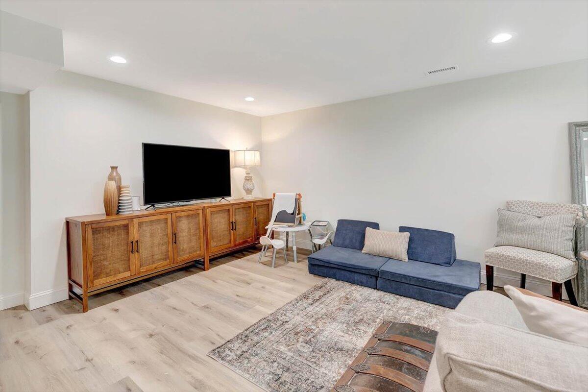 1700 Skyline Dr